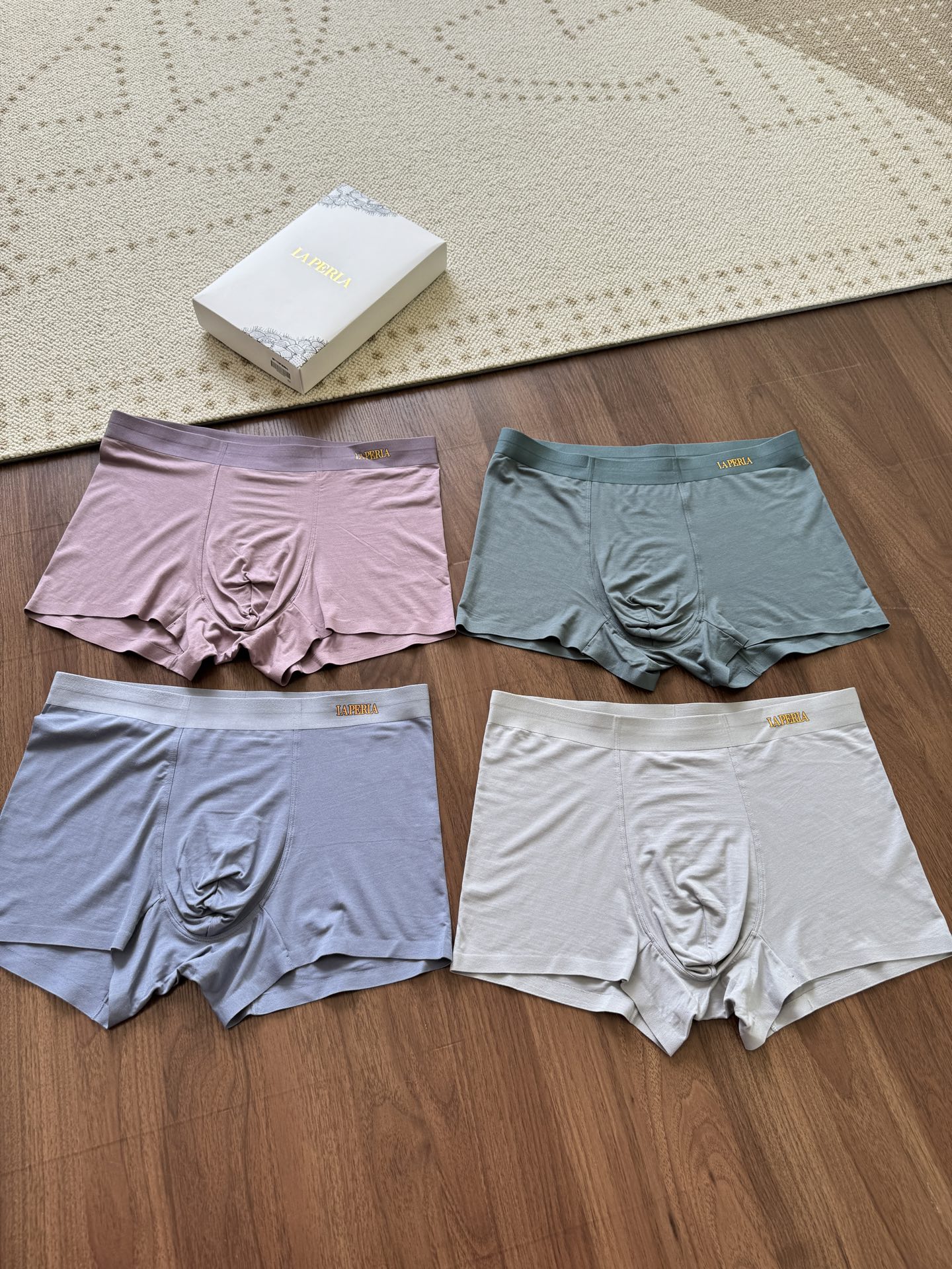 NO:432552,——LP men wear all year round. Private high-end customization styles must be kept for good things. The most popular brand, scientific ratio, super soft cotton mo fabric, super comfortable!  Styled!  The advantages of not easy to pill and not deform the details of attention to tailoring are three-dimensionality and comfort. Four packs in one box. L-code is suitable for 95 to 120 catties. XL-code is suitable for 120 to 140 catties. XXL-code is suitable for 140 to 165 catties. 3XL-code is suitable for 165 to catties. Four code numbers are selected., loro piano, alexander wang19860909——LP男内一年四季穿 私人的高级定制款绝对要自留的好东西 最受欢迎的品牌,科学配比,超柔棉莫面料,超级舒适！有型！ 不易起球不变形注意剪裁的细节优点在于立体感和舒适度 一盒四条装 L码合适95到120斤 XL码合适120到140斤 XXL码合适140到165斤 3XL合适165到斤 四个码数选择.,,loro piana,alexander wang,Women's clothing