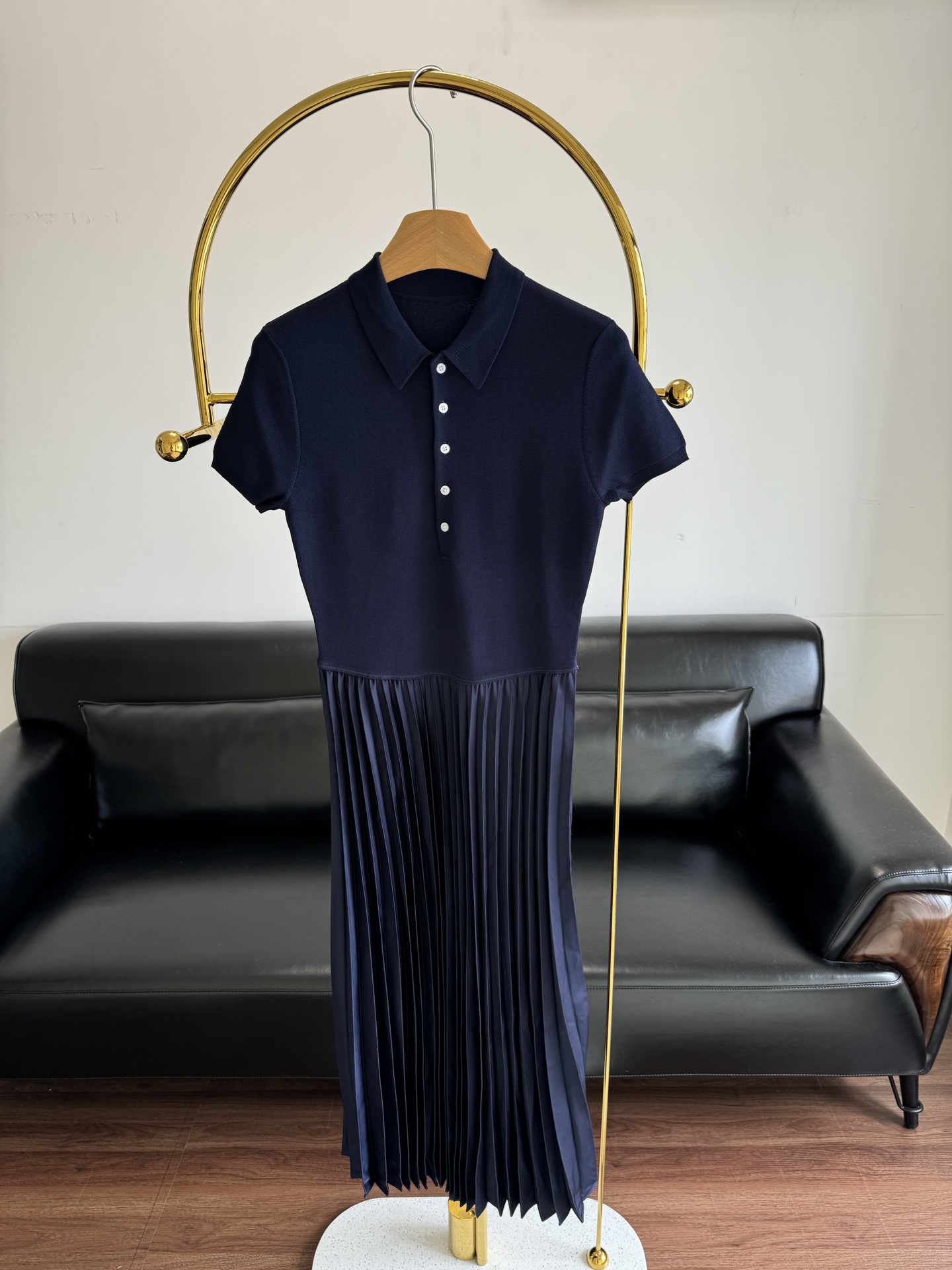 NO:432558,——Ralph Lauren women's slim pleated dress. Luff Lauren is really the old Qian style outfit password!  The low-key and noble retro atmosphere is full of style, casual and elegant. I really recommend it!  You can control your daily vacation commuting. SML, Loro Piana, skirts, alexander wang19860909——ralph lauren女款修身百褶连衣裙 拉夫劳伦真的是老钱风穿搭密码！ 低调又显贵气复古氛围拉满,随性又优雅 真的很推荐！度假通勤日常都可以驾驭的 码数sml,,loro piana,skirts,alexander wang,Women's clothing