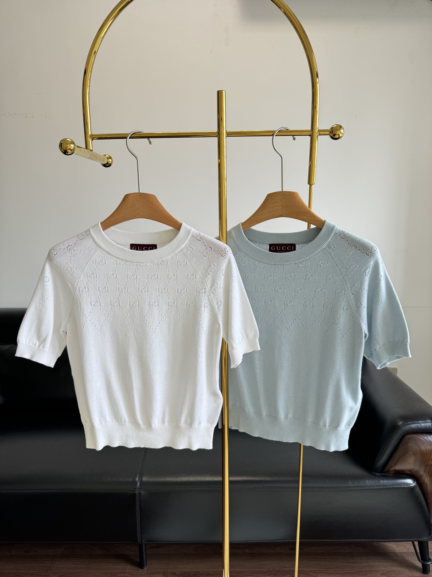 NO:434686,——GUCCI Gucci GG cotton round neck top short sleeve classic round neck short sleeve style temperament celebrity girl age-reducing items The upper body looks huge and slim, delicate texture is excellent, has a good appearance and is very good to wear, I also recommend it when going out or commuting on a daily basis Size sml white blue, gucci,gucci,T-shirt,alexander wang19860909——GUCCI古驰GG棉质圆领上衣短袖 经典圆领短袖款 气质名媛少女减龄单品 版型上身巨显瘦,细腻质感超赞 颜值高又好穿不得不爱 日常出街或者通勤也很推荐 码数sml 白色 蓝色,,gucci,gucci,T-shirt,alexander wang,Women's clothing