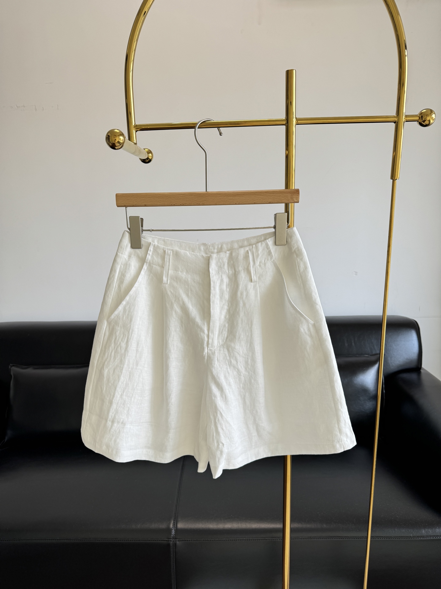 NO:435492,——The Row loose linen mid-trousers, a must-have for white in summer!  Wear these high-quality cold white pants in summer!  !  It's really beautiful!  Taste the king of divine pants who reach the next stage!  Natural flax that feels breathing!  !  A relaxed and natural lifestyle!  !  It comes with a small air conditioner in the hot summer!  !  code number s-xl, alexander wang19860909——The Row宽松亚麻中裤 白色夏季必入！夏天穿这种高级品质冷白裤！！真的太美了！品味到达下一个阶段的神裤之王！ 呼吸感的天然亚麻！！ 松弛自然的生活方式！！ 炎热的夏季自带小空调呀！！ 码数s-xl,,alexander wang,Women's clothing