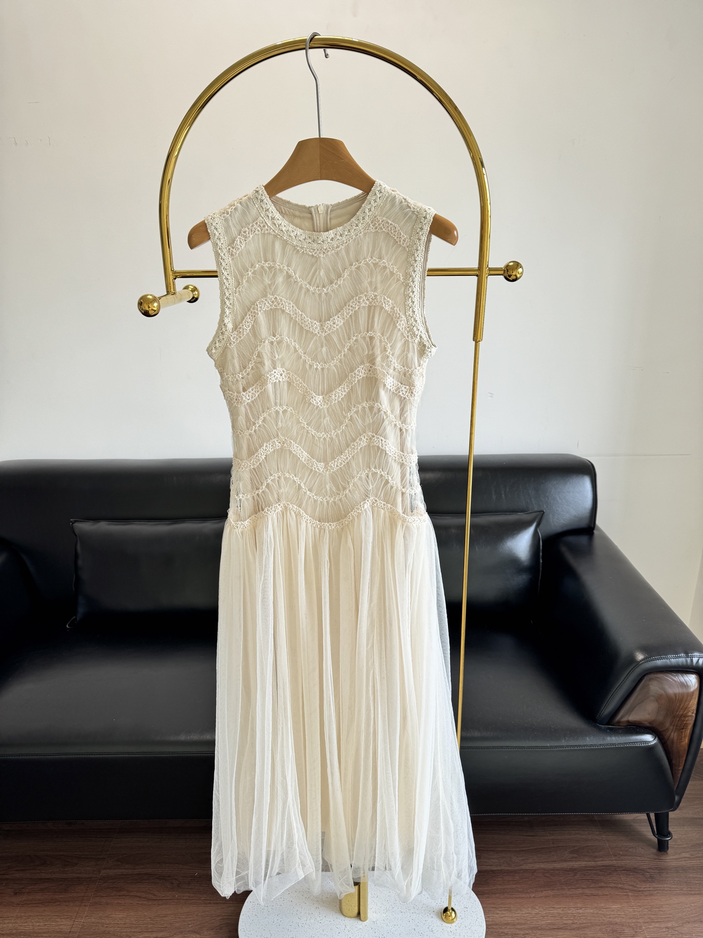 NO:436293,——French spliced ​​mesh dress, pure and lustful!  Vacation wind by the sea!  French mesh dress, the best color is very suitable for vacation, classic and elegant, and you can stand by the beach with your upper body!  The appearance is particularly fresh and bright, and one person is a landscape!  SML, Skirts, Alexander wang19860909——法式拼接网纱连衣裙 纯欲风！海边度假风！法式网纱连衣裙,优选非常适合度假的颜色,经典又优雅,上身往海边一站！衬得人格外清新明亮,一个人就是一道风景线！ 码数sml,,skirts,alexander wang,Women's clothing