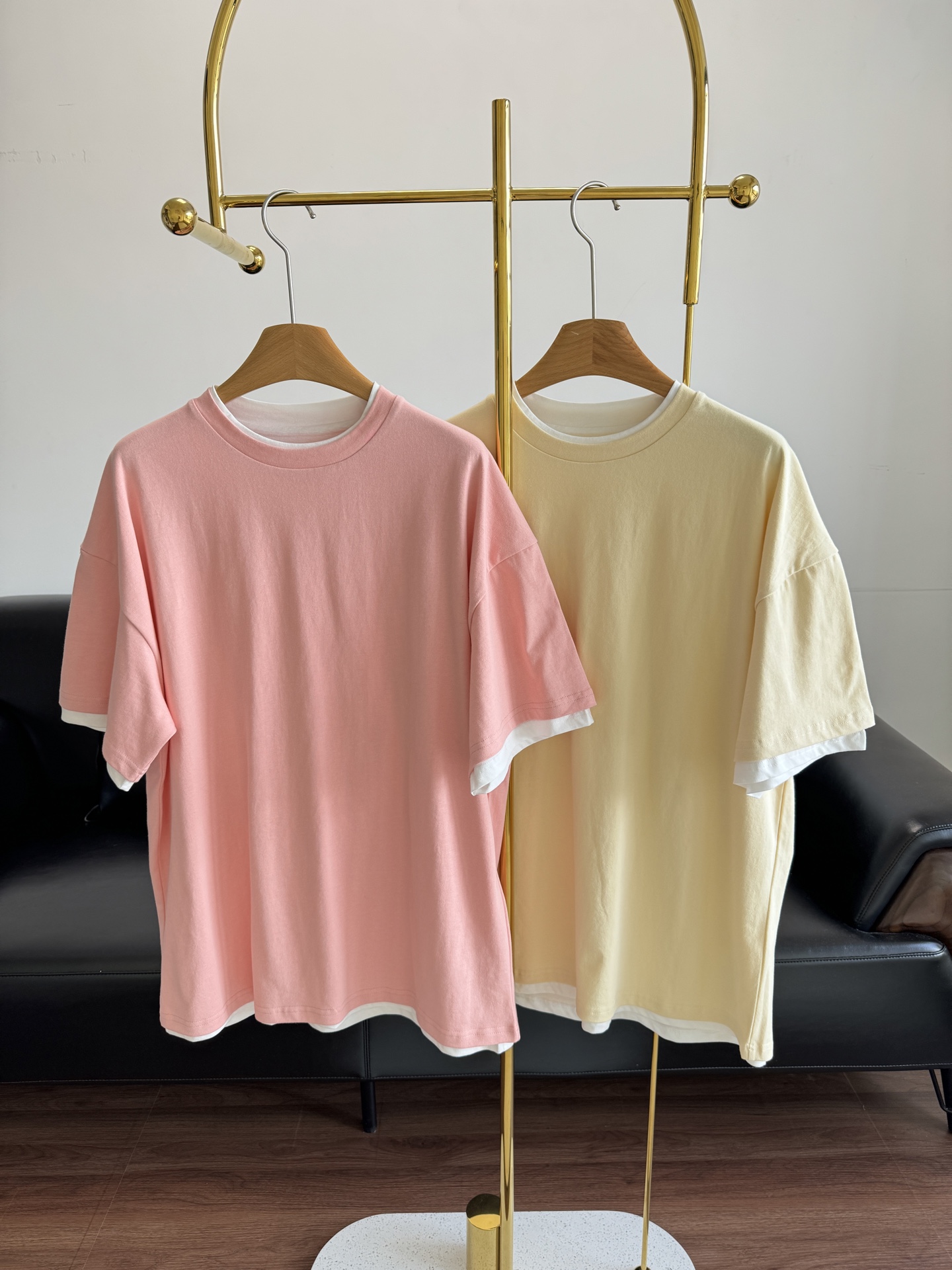 NO:436277,——【New Products in Early Autumn】JIL SANDER 2025 New Product Fake Two-piece Round Neck Short-sleeved Logo T-shirt Showing high-end quality and exquisite style. It is recommended to try it out and bring a new and different experience!  !  !  !  The texture is amazing!  It is really comfortable to wear for casual wear!  It is a very simple and high-end T-shirt, sml yellow pink, jil sander, T-shirt,tees, t-shirt,alexander wang19860909——【早秋新品】JIL SANDER 2025新品 假两件圆领短袖logoT恤 尽显高端品质与精致格调. 建议尝试一下会带来新的不同体验感！！！！ 质感非常绝！日常休闲穿它真的chao舒服！ 是一件非常简单高级的T恤, 码数sml 黄色 粉色,,jil sander,T-shirt,tees，t-shirt,alexander wang,Women's clothing