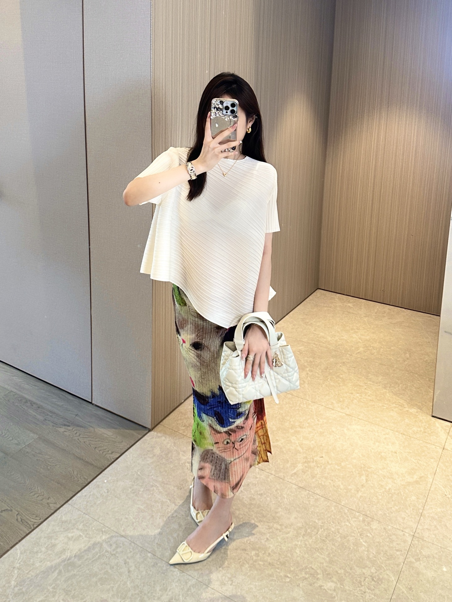 NO:877968,Pair it with a skirt or a pair of straight pants for daily use, allowing you to be relaxed and free, with both temperament and skirts.19860909日常搭配一条半裙,以或者一条直筒裤,轻松自由 气质并存,,skirts,,Women's clothing