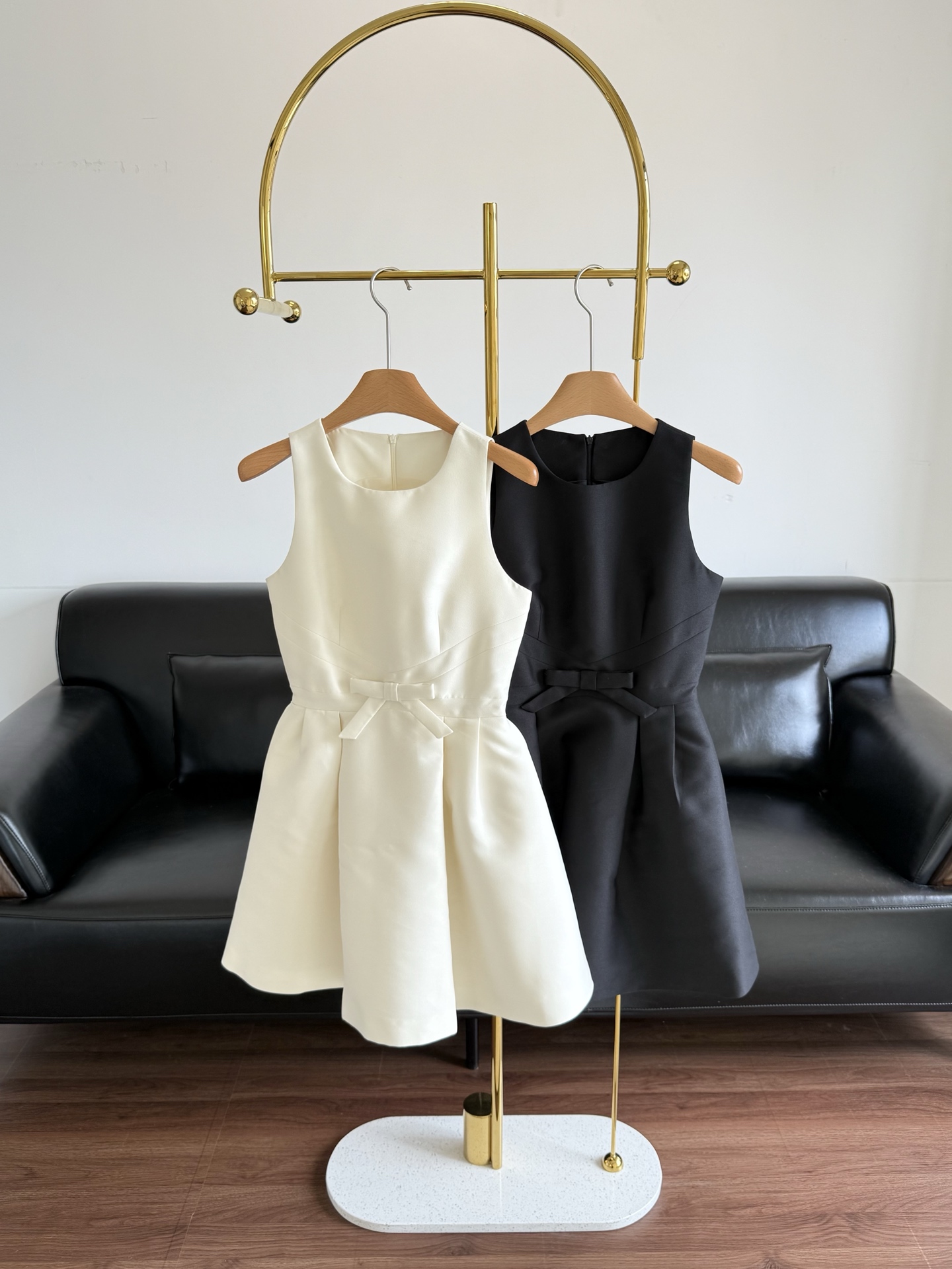 NO:440221,——Bow sleeveless dress. The gorgeous and high-end photo shows the texture. Whether a skirt can be worn with a feeling plays a big role!  This skirt is a very good proportion!  Suitable for date afternoon tea and taking photos, hin-wearing, casual C-position feeling hidden scheming romance and elegance, who won't be moved by heart? S-xl, skirts, alexander wang19860909——蝴蝶结无袖连衣裙 华丽又有高级感照片就能看出来质感一条裙子能不能穿出感觉版型起了很大作用！这条裙子就是属于比例拿捏得很到位的！适合约会下午茶拍照都hin实穿哦不经意的C位感暗藏心机的浪漫与优雅搁谁不会心动吖 码数s-xl,,skirts,alexander wang,Women's clothing