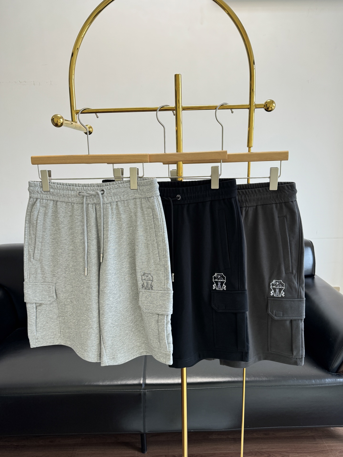 NO:442083,——Brunello Cucinelli Men's elastic waist pocket shorts The double-sided work-fit large pocket design creates a rich sense of layering, and the elastic waist design is more convenient to put on and take off!  Very inclusive and suitable for many body types. It is a comfortable and versatile shorts. You can find out how fragrant it looks when you buy it and try it home. It is simply too surprising to have a size m-3xl, brunello cucinelli, shorts, alexander wang19860909——Brunello Cucinelli 男士松紧腰口袋短裤 裤子的双侧工装大口袋设计, 打造丰富的层次感,松紧腰设计穿脱更方便！包容度很好,适合很多体型.是一款舒适百搭实穿的好短裤,买回家试就知道它版型有多香了,上身简直不要太惊喜, 码数m-3xl,,brunello cucinelli,shorts,alexander wang,Women's clothing