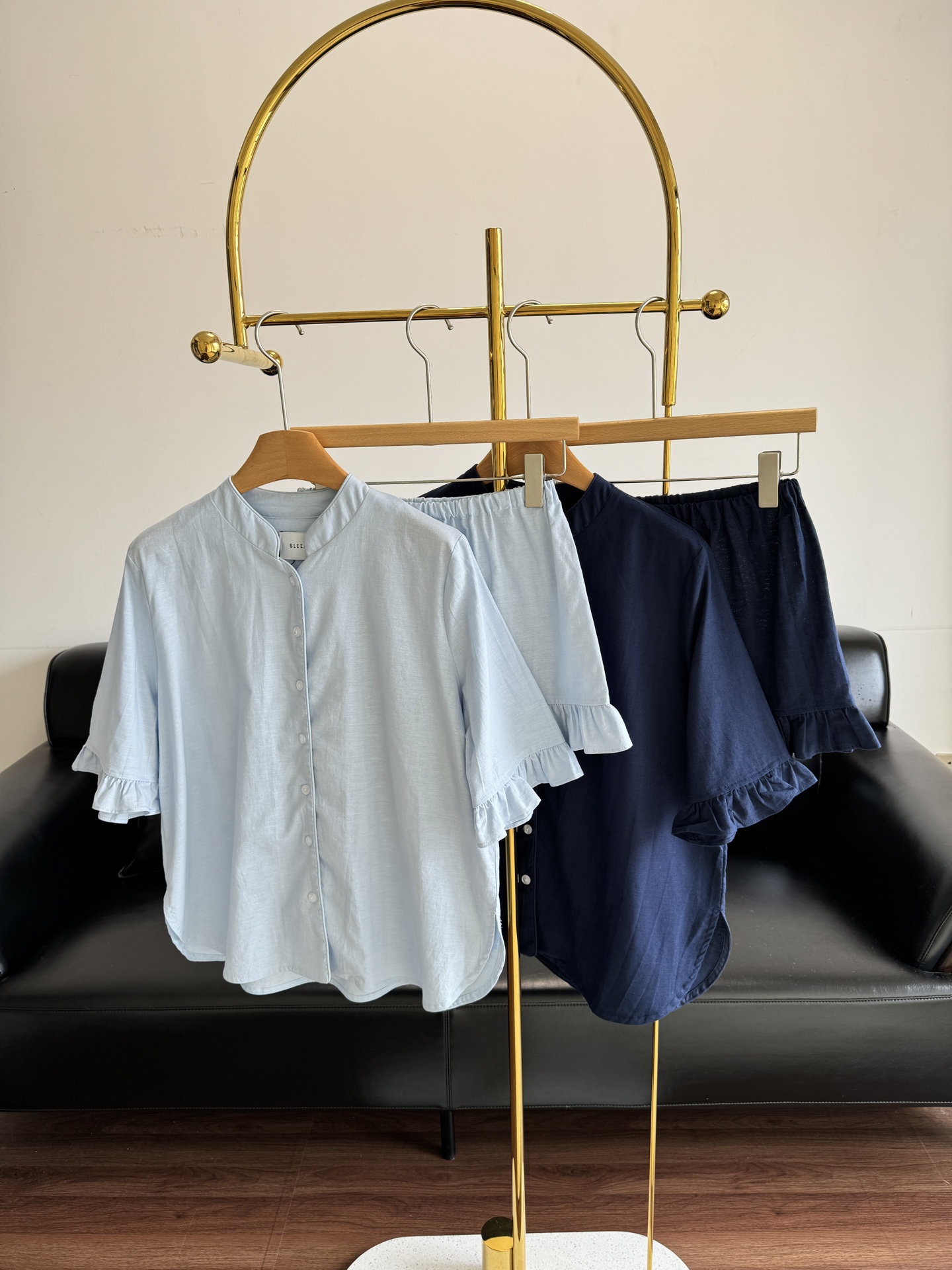 NO:443471,——Sleeper Home Clothing Set The short-sleeved tailoring is super cute, the lotus lace is elegant and exquisite and romantic, simple and playful, paired with elastic waist shorts!  Whether you go shopping or stay at home, you can be beautiful!  code sml, shorts, T-shirt, alexander wang19860909——Sleeper 家居服套装 短袖的剪裁超级可爱,荷花花边优雅精致又浪漫,简约中又带着点小俏皮,搭配松紧腰短裤！不管是出门逛街还是宅在家里,都能美美的！ 码数sml,,shorts,T-shirt,alexander wang,Women's clothing