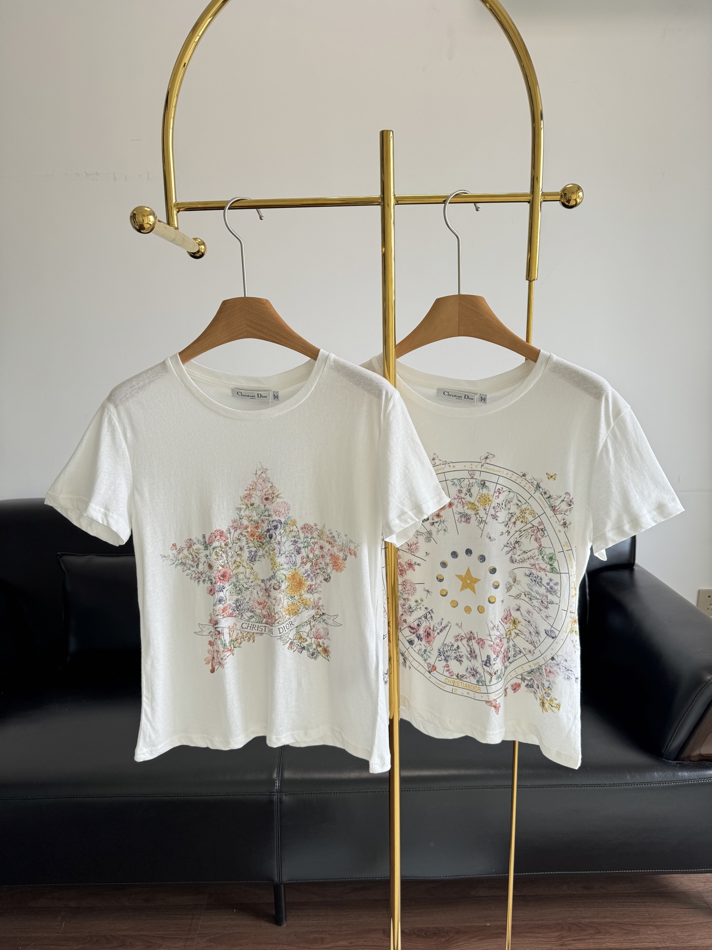 NO:452887,——Dior Five-pointed Star Print T-shirt, the tenderness is overflowing. New style, so suffices. Close your eyes and save money. A classic that never goes out of date. It is especially the inner jacket. It is really amazing. Size sml, dior, jackets & coats,tees, t-shirt, alexander wang19860909——Dior 五角星印花T恤 温柔感都要溢出来啦 新款,太哇塞了 闭眼省钱系列 永不过时的经典 作为内搭来穿 尤其内搭外套,真的很绝 码数sml,,dior,jackets & coats,tees，t-shirt,alexander wang,Women's clothing