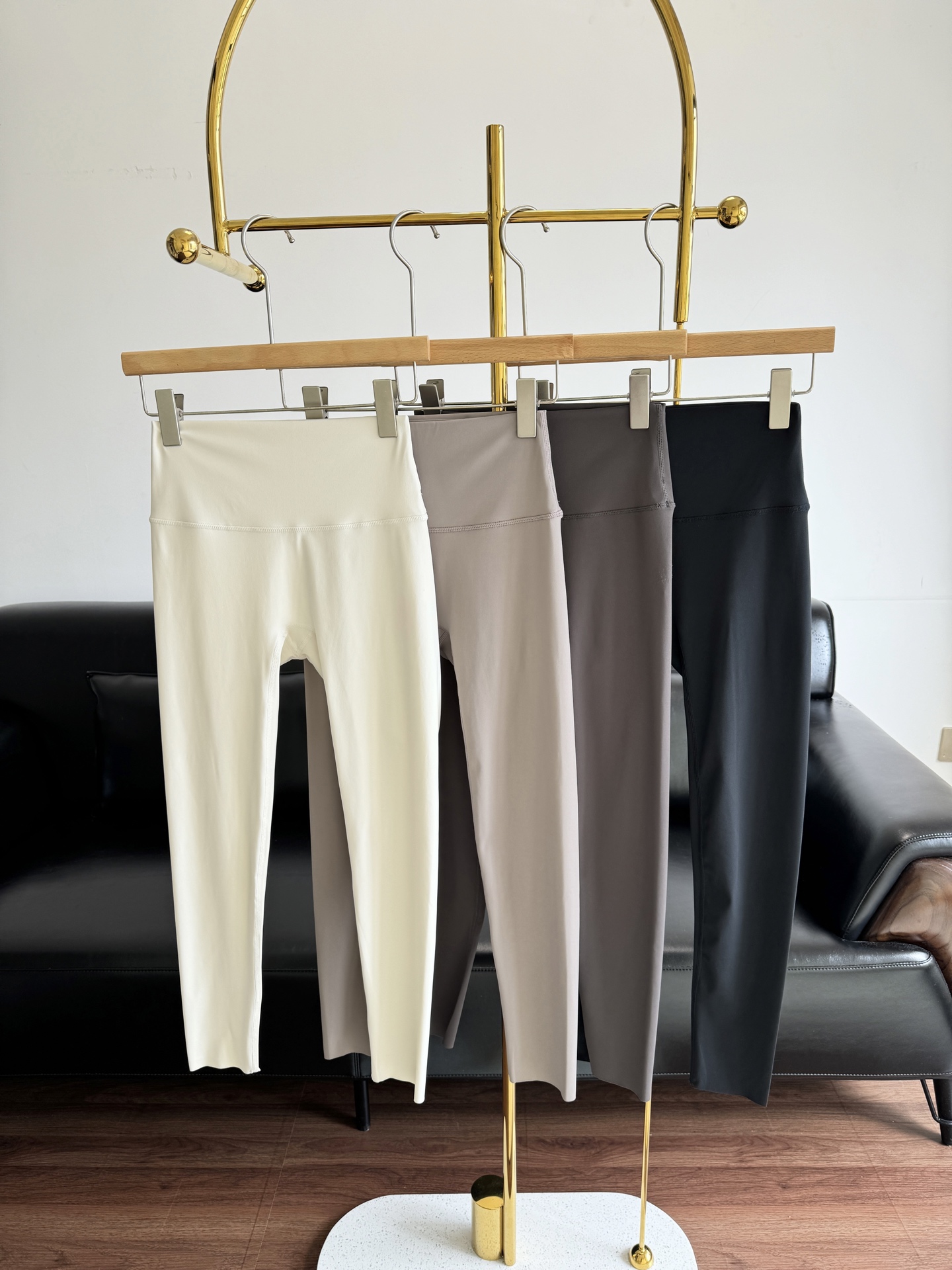 NO:453844,——THE ROW Yoga Pants row's king style this year!  !  !  A close-fits-all favorite!  Nude feeling upgraded!  Super nude craftsmanship is more delicate!  The delicate feeling of the upper body!  No brand can be replaced!  code number s-xl, alexander wang19860909——THE ROW 瑜伽裤 row今年王炸款！！！ 贴身最爱！裸感升级！ 超强裸感工艺更细腻！ 上身的那种细腻感！什么牌子都无法替代的！ 码数s-xl,,alexander wang,Women's clothing