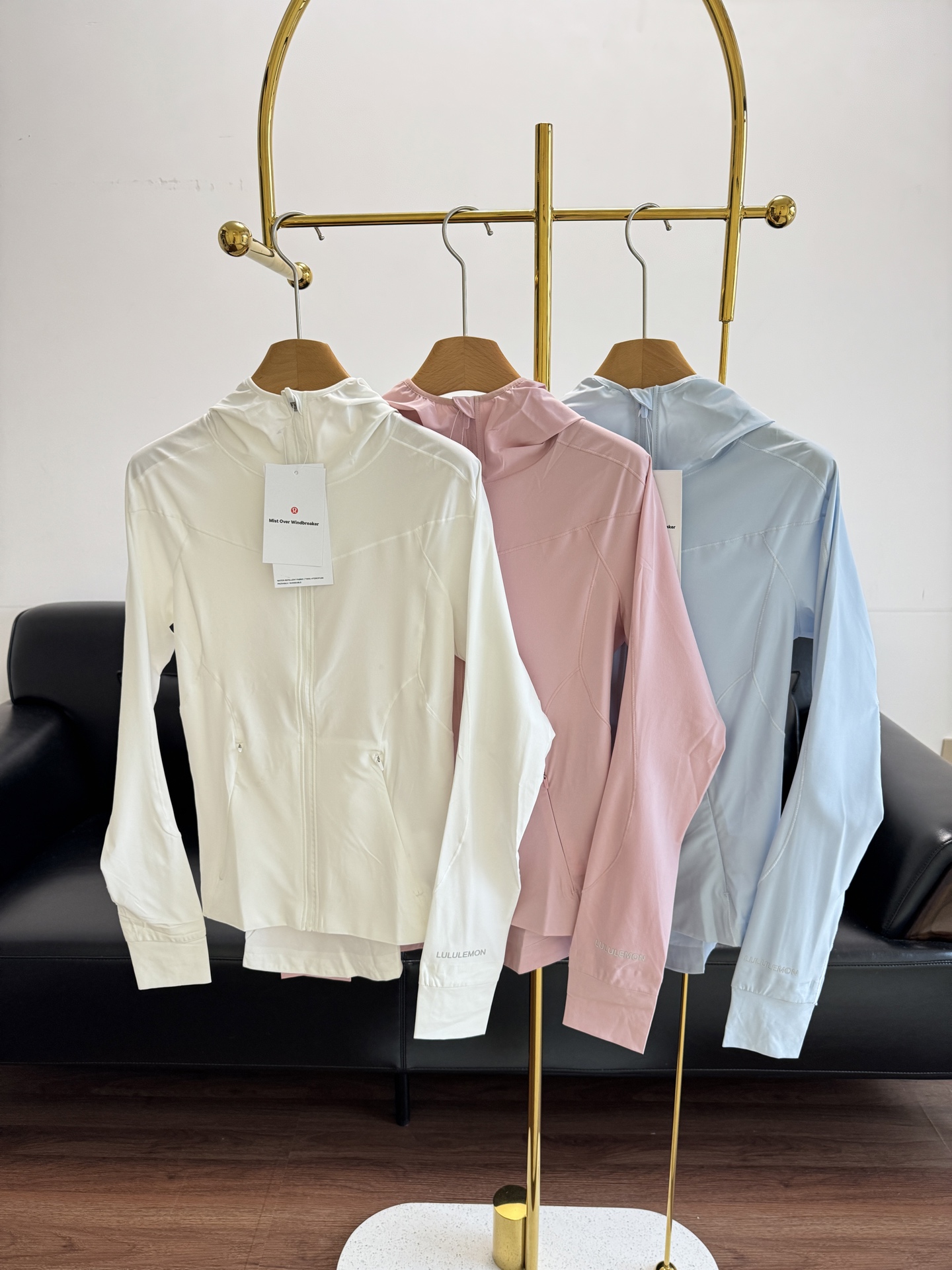 NO:456559,Welfare model - LULU Summer outdoor hooded sun protection clothes for women, sun protection factor UF50+, breathable and quick-drying, sun protection effect is also very good, making you look thin and not sweaty. It is suitable for outdoor activities or daily commuting, and it is easy to match. A must-have for spring and summer sun protection jacket~ it is amazing with pants or skirts!  Count 4 6 8 10,,skirts,jackets & coats,hats,alexander wang19860909福利款 ——LULU 夏季户外连帽遮阳速干防晒衣女  防晒系数UF50+ 透气又速干,遮阳效果也很好,显瘦不闷汗. 户外活动或日常通勤都适合,搭配起来很轻松 春夏防晒小外套必备款~搭配裤子或者裙子都绝绝子！ 码数4 6 8 10,,skirts,jackets & coats,hats,alexander wang,Women's clothing