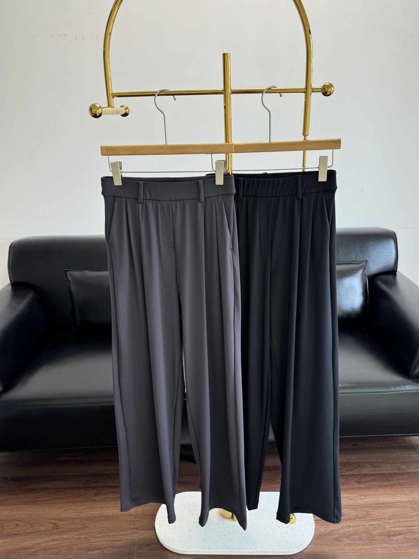 NO:748726,——lululemon Daydrift high-waisted stretch trousers can be easily controlled by various leg shapes, and can easily be worn with long legs. The three-dimensional pleat design at the waist modifies the waist, covers the span and makes you look slimmer ~ very suitable for commuting and comfortable. You must try it!  Code number sml,,19860909——lululemon Daydrift高腰弹力西裤 各种腿型轻松驾驭,轻轻松松穿出大长腿腰间立体压褶设计,修饰腰身 遮跨显瘦～非常适合通勤又舒服 大家一定要来试试看！ 码数sml,,,Women's clothing