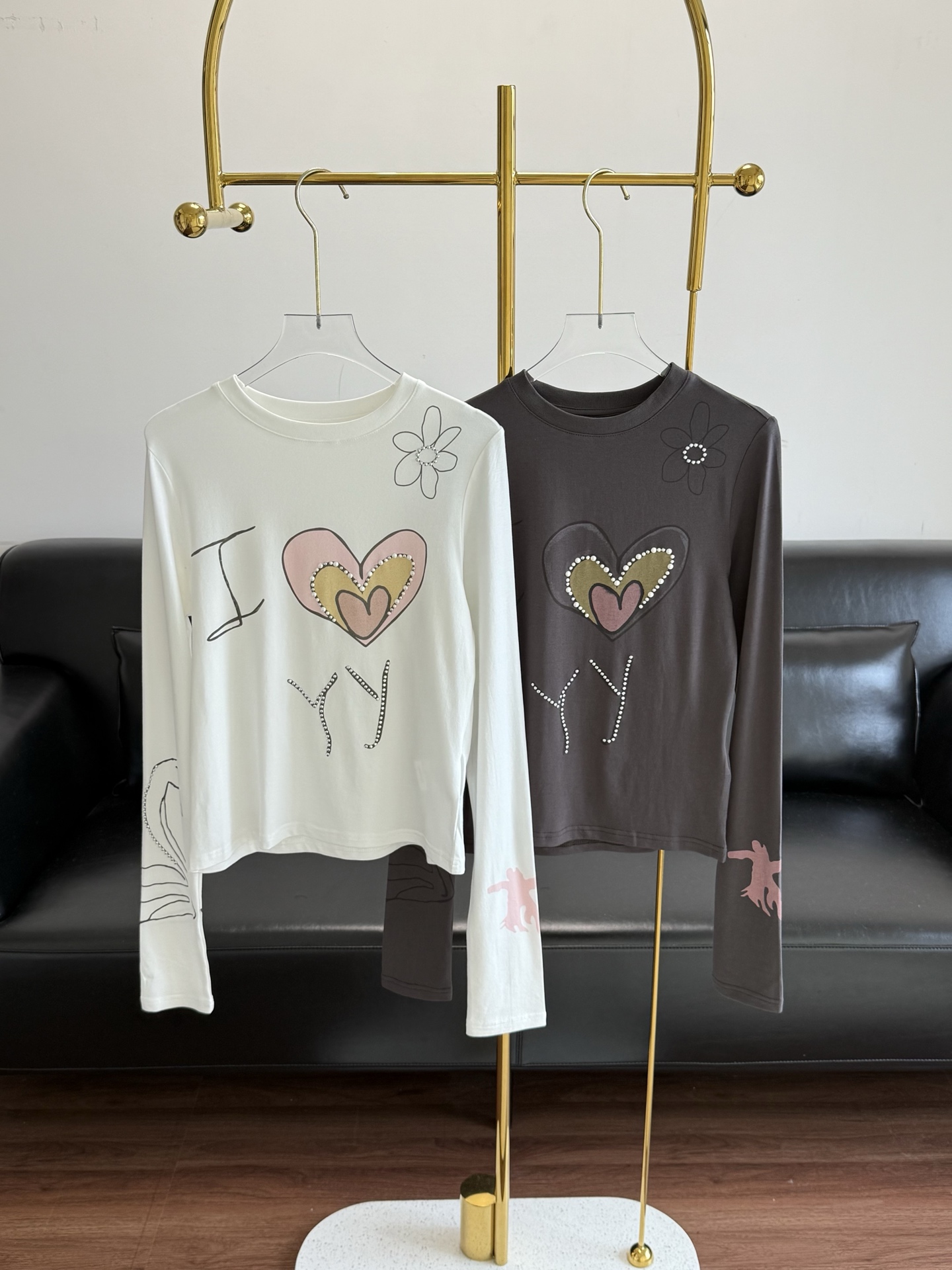 NO:459256,——Open yy contrasting love letter printing nail beaded thin round neck long sleeve T-shirt top for women, Tai cool! Variety small top Love letter round neck long sleeve T-shirt top fashionable commuting items can be layered or worn alone fashionable versatile cotton fabric super comfortable skin-friendly texture Super colorful love letter printing design Willow nail decoration exquisite and practical outfit is huge and beautiful with any lower body. Size sml, tees, t-shirt, alexander wang19860909——open yy撞色爱心字母印花钉珠薄款圆领长袖T恤上衣女 泰酷辣!百变小上衣 爱心字母圆领长袖T恤上衣时髦通勤单品可叠穿或单穿时髦百搭棉质面料超级舒适亲肤质感超赞彩色爱心字母印花设计柳钉装饰精致又实穿搭配任何下半身都巨巨巨巨好看 码数sml,,tees，t-shirt,alexander wang,Women's clothing