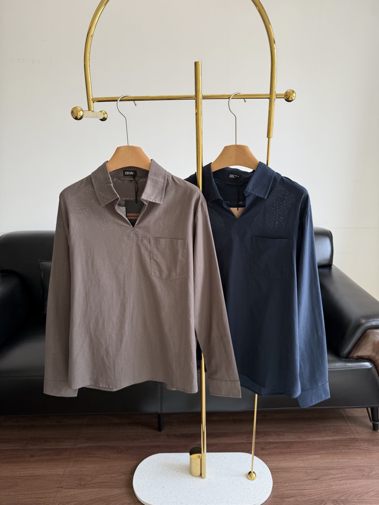 NO:460761,——ZEGNA cotton and linen shirt The first choice for early autumn textured outfits!  Natural breathable cotton and linen fabric, soft and skin-friendly, and not sweat-free, both business and leisure!  Three-dimensional tailoring + small stand-up collar design, simple and neat and not picky about the figure, easy to wear low-key and high-end sense, must-have for workplace commuting, lazy and casual, one piece can handle all occasions~ Size m-xxl,,shirts,alexander wang19860909——ZEGNA 棉麻衬衫 初秋质感穿搭首选！天然透气棉麻面料,柔软亲肤不闷汗,商务休闲两不误！立体剪裁+小立领设计,简约利落不挑身材,轻松穿出低调高级感职场通勤必备单穿慵懒随性,一件搞定所有场合～ 码数m-xxl,,shirts,alexander wang,Women's clothing