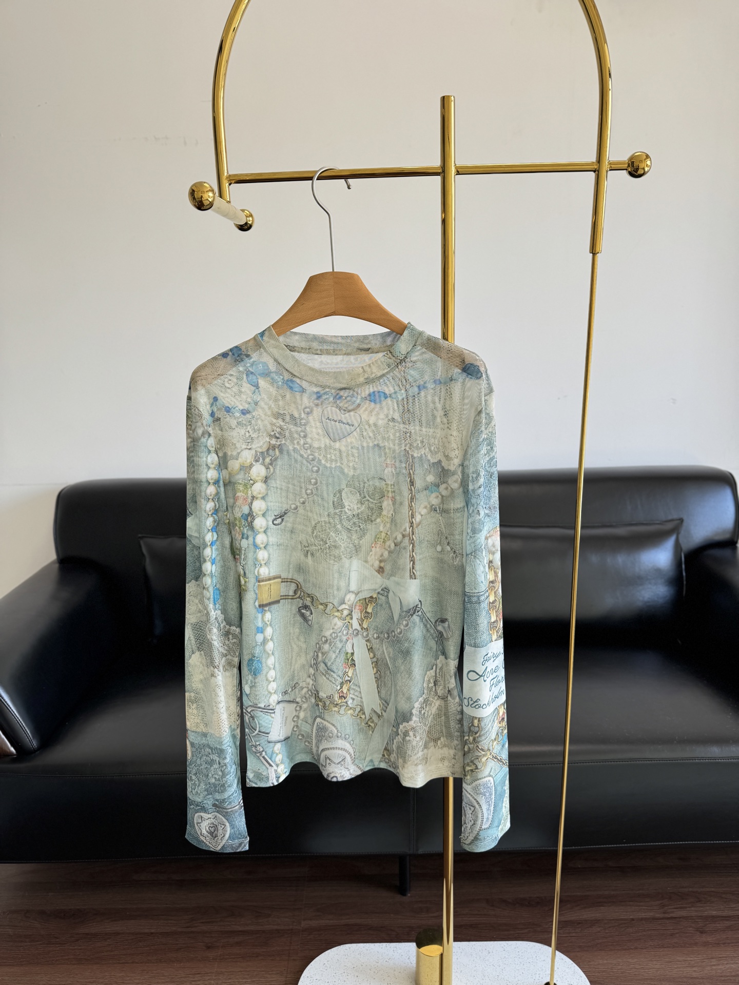 NO:462259,——ACNE 3D lace printed gauze dress with long sleeves, ac is again stunning clothes!  !  !  !  !  Super good looking!  !  !  This lace printed top is so beautiful that it blends thin lace and artistic prints very well. It is expected to be the next hit!  code sml, acne studios,alexander wang19860909——ACNE 3D蕾丝印花纱衣长袖 ac又出神衣！！！！！超好看！！！ 这件蕾丝印花上衣美到心巴上了,薄透蕾丝和艺术感印花融合得好绝～预计下个爆款！ 码数sml,,acne studios,alexander wang,Women's clothing