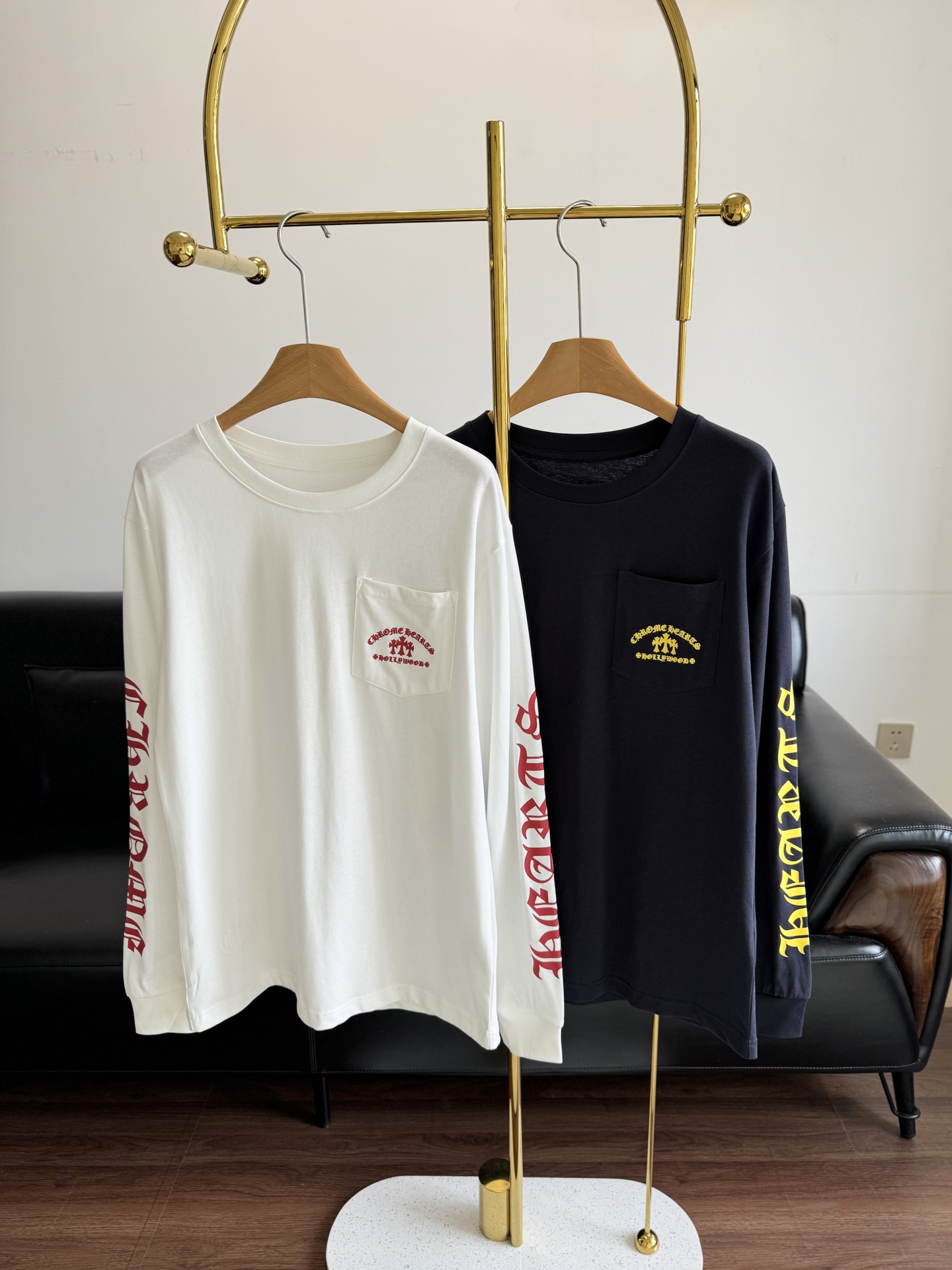 NO:464679,——CH Croxin Printed long-sleeved special grass planting is invincible to show whiteness!  The texture of the whole dress is amazing and the color is also very impressive. High-end pairing with shorts means missing out on the lower body!  The pattern on the back is also very good!  Very practical one!  Count sml, chrome hearts, shorts, alexander wang19860909——CH克罗心 印花长袖 特别种草无敌显白显白！整个衣服的质感绝了,颜色也很戳我 高级 搭配短裤就是下半身失踪穿搭啦！ 背部的图案也很好看！很实用的一件！ 码数sml,,chrome hearts,shorts,alexander wang,Women's clothing