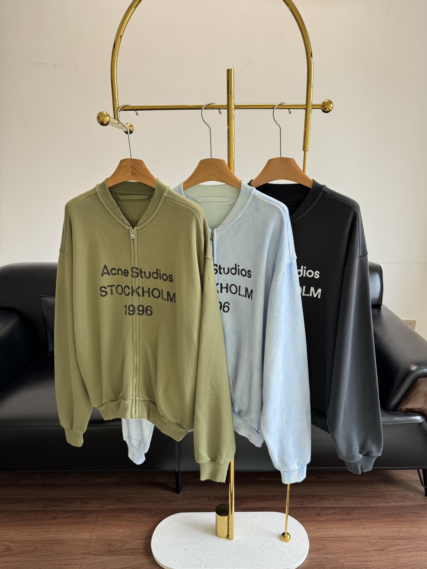 NO:466465,——ACNE 1996 letters old hooded zipper jacket. The old series is really fashionable and beautiful, minimalist and durable!  Loose and short style design with a strong sense of design, retro street style letter printing design is fashionable and casual and handsome! Customized pure cotton sweatshirt fabric, furry and ripped edge street style! Size sml, acne studios, hoodie, sweatshirts, jackets & coats, hats, alexander wang19860909——ACNE 1996字母做旧连帽拉链外套 做旧系列真的太爱了时髦好看,极简耐看！落肩宽松短款版型设计, 设计感超强,复古街头风字母印花设计气质时髦,休闲帅气!定制纯棉卫衣面料,磨毛破洞边缘街头风超帅! 码数sml,,acne studios,hoodie,sweatshirts,jackets & coats,hats,alexander wang,Women's clothing