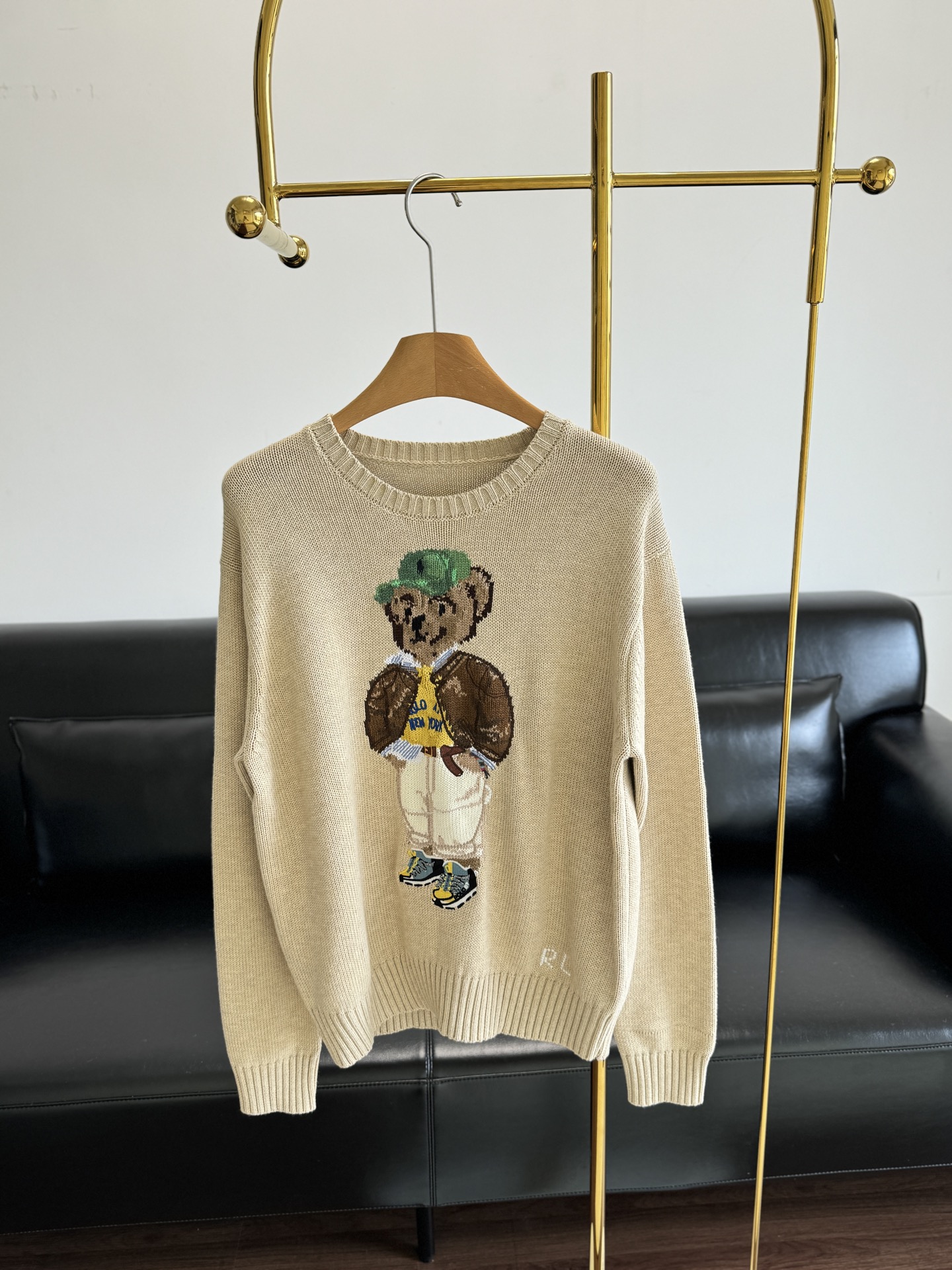 NO:466454,——Ralph Lauren/Ralph Lauren 25 Bear Embroidered Sweater Daily Casual Cartoon Bear Knit!  Cartoon bear pattern improves the overall appearance of the clothes, which makes it easy to wear, and you will feel lazy and lazy as soon as you wear it. You can go out and explode. When you wear it, you will be a low-key and oscillator style~ Size sml, loro piana, alexander wang19860909——Ralph Lauren/拉夫劳伦 25小熊刺绣针织衫 日常休闲卡通小熊针织！ 卡通小熊图案,提高了衣服整体颜值宽松版型狠好穿,一上身就有慵慵懒懒的感觉了 单穿这一件就可以出去炸街了 穿起来就是低调又篙级的气质款~ 码数sml,,loro piana,alexander wang,Women's clothing