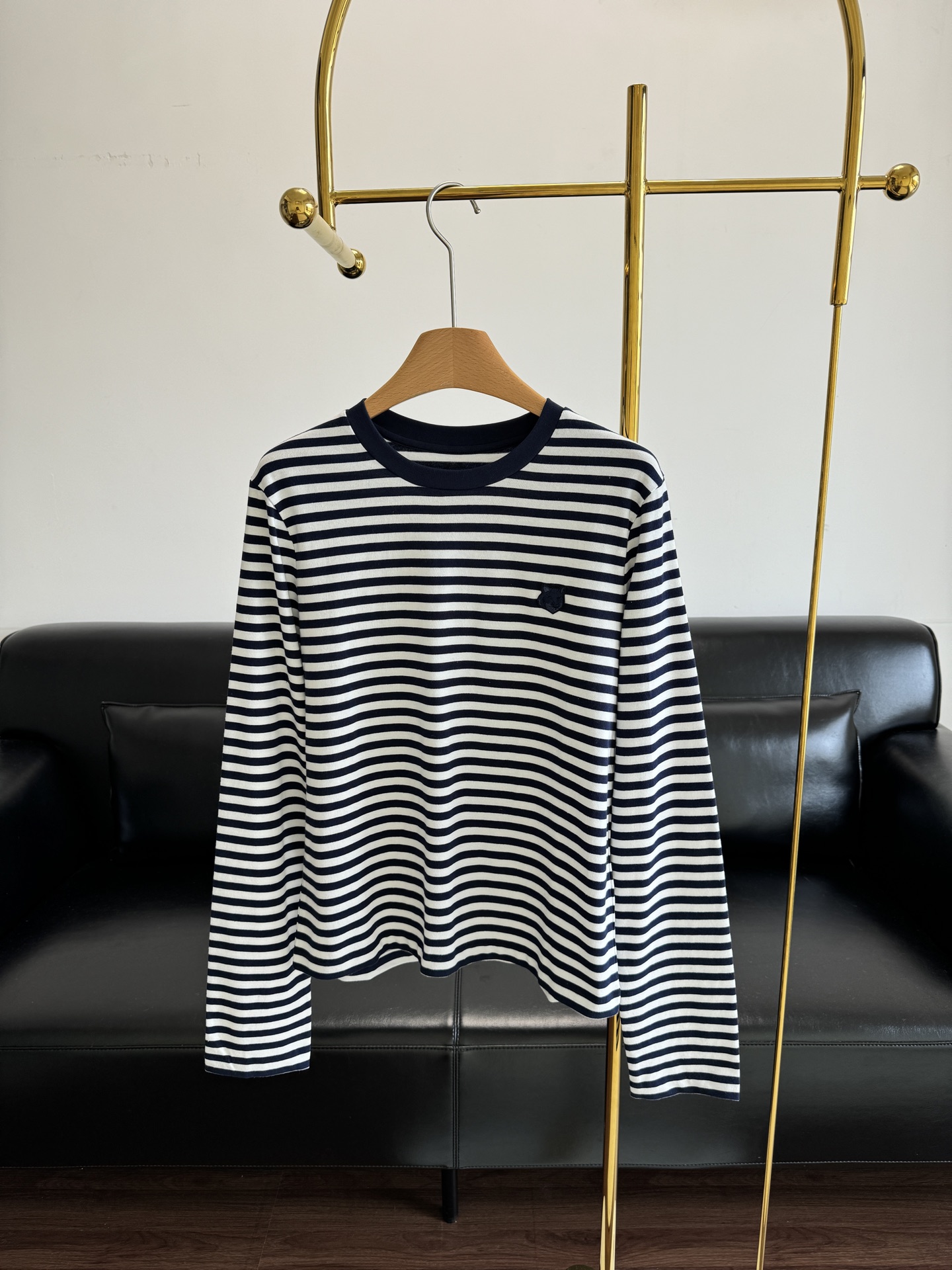 NO:466486,——The same Maison Kit for men and women striped color-blocking fox fashionable casual striped T-shirt long-sleeved striped shirts are the comfort zone for light people in autumn and winter. Soft and glutinous. It is very comfortable to wear with close body. The mid-length style is very practical. It looks good in the inner wear alone. The loose style is lazy and Korean style is grasped. The number of sizes xs-m, tees, t-shirt, alexander wang19860909——魏大勋同款Maison Kit男女条纹拼色狐狸时尚休闲条纹T恤长袖 条纹衫就是淡人秋冬穿搭的舒适区 软软糯糯的 贴身穿很舒服 中长款的很实用 单穿内搭都好好看 宽松版型慵懒韩风拿捏住了 码数xs-m,,tees，t-shirt,alexander wang,Women's clothing