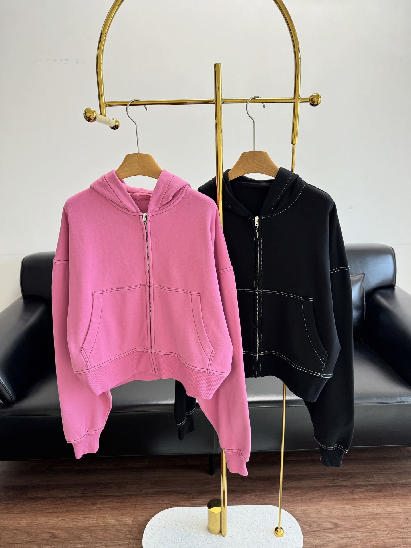 NO:468188,——Acne Studios Hooded Thin Fleece Jacket is super eye-catching!  !  The small short sweatshirt with back embroidered letters, and the prediction of new autumn products must be recommended!  A loose piece!  Hooded design, zipper design is casual and handsome, and the concave shape is also in place!  Large shoulder-drop, slightly contoured!  code sml, acne studios,dior,hoodie,sweatshirts,jackets & coats,hats,alexander wang19860909——Acne Studios 连帽薄绒外套 超级吸睛！！后刺绣字母小短卫衣,秋季新品小爆款预测必须重磅推荐！松弛满满的一件！ 连帽设计,拉链设计休闲帅气 凹造型也到位！大落肩,微廓型！ 码数sml,,acne studios,dior,hoodie,sweatshirts,jackets & coats,hats,alexander wang,Women's clothing