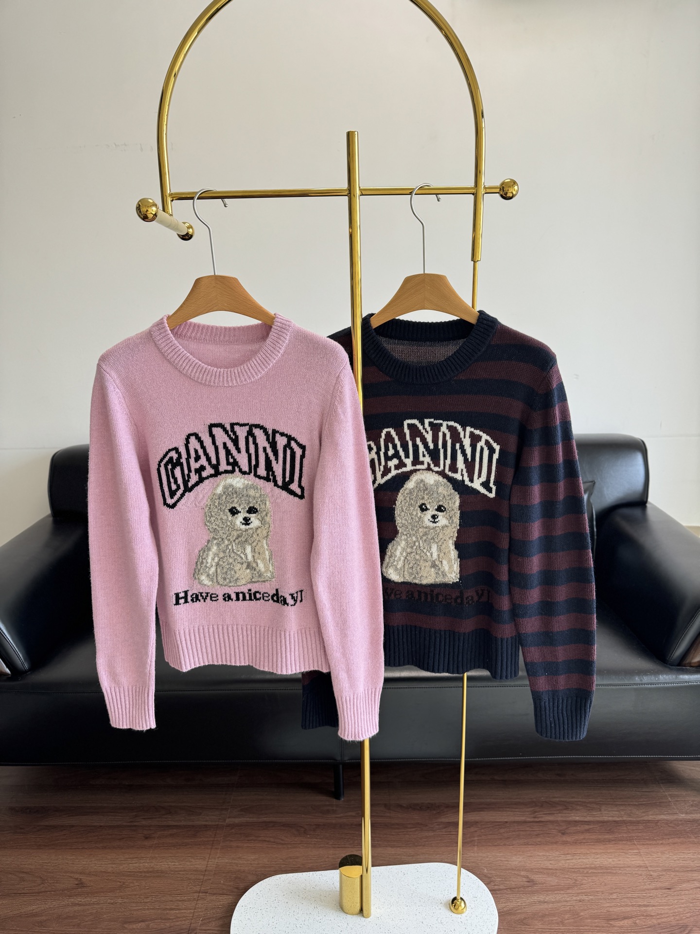 Ganni Gebreide Trui met Dierenprint en Logo - Scandinavisch Design