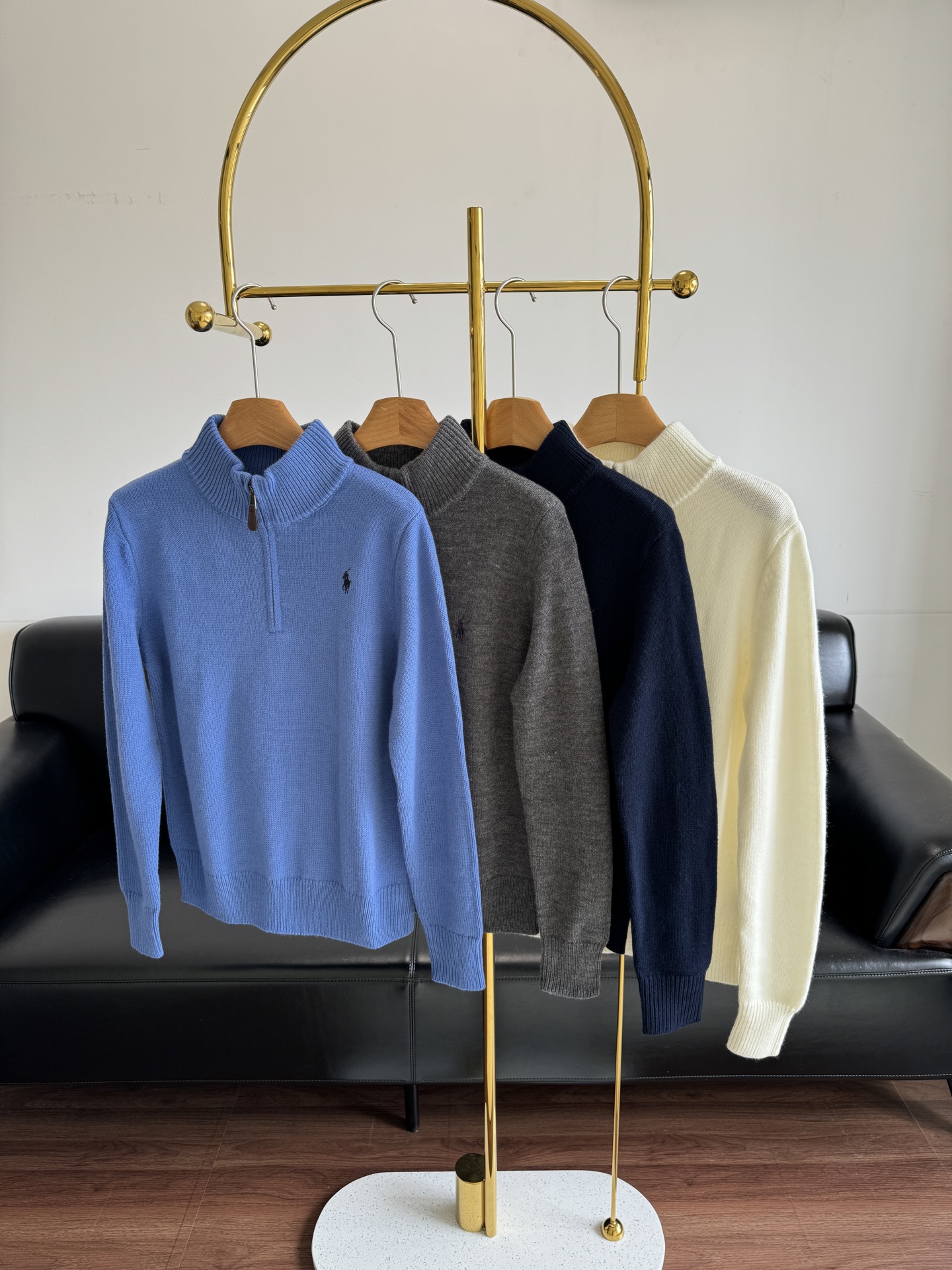 NO:469561,——Ralf Lauren Half-zipper logo embroidered sweater. As the sweater ceiling, Ralf wears it casually to express a high-end look!  Each color can be worn with a different flavor, and it is versatile and restrained, and you won’t make mistakes in daily matching!  !  Code sml, alexander wang19860909——拉夫劳伦 半拉链logo刺绣针织衫 拉夫作为针织衫届天花板,随意穿出高级感！每个色都能穿出不同味道,百搭不出错的内敛气质,日常搭配怎么都不会出错啦！！ 码数sml,,alexander wang,Women's clothing