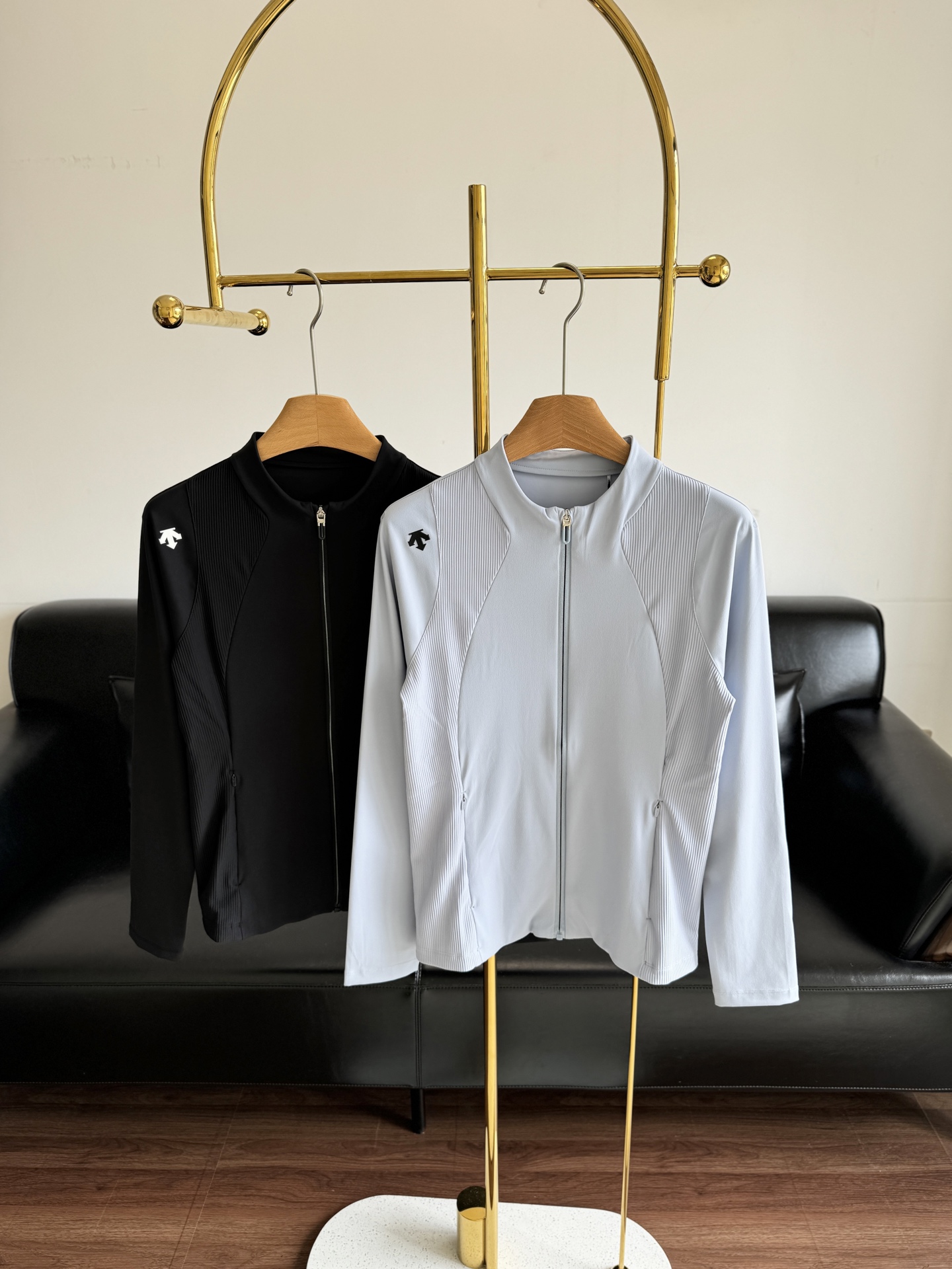 NO:471317,——Disante Women’s Knitted Sports Cardigan Jacket The latest stand-up collar jacket in the early autumn series As a high-end outdoor sports brand, Di’s design has always been elegant and low-key. The upper body is a taste that other brands cannot imitate~ Simple design collides with high-end quality, and perfectly blends comfort and fashion!  !  Code count m-xl,,jackets & coats,alexander wang19860909——迪桑特女士针织运动开衫外套 早秋系列最新款立领外套 作为高端的户外运动品牌 迪的设计一直优雅低调 上身是别的品牌仿不出来的味道～简约设计碰撞高端品质,舒适与时尚完美融合！！ 码数m-xl,,jackets & coats,alexander wang,Women's clothing