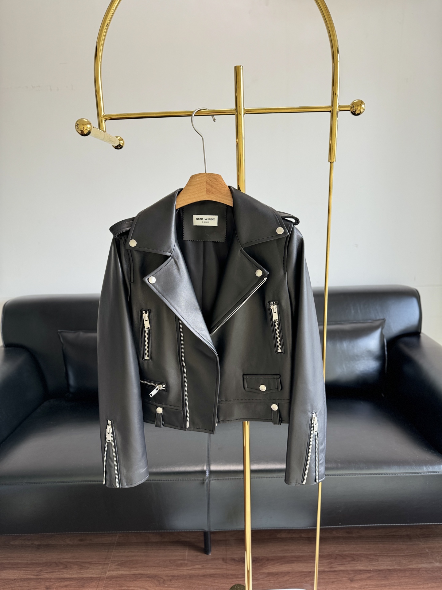 NO:474284,With dust bags - Saint Laurent Leather Clothes are coming, definitely going out for a trip. A hard-photo harvester!  I want to be beautiful and want to 'kill men' this leather jacket is definitely the best choice!  It is your strength and the best label for taste. Code number M-XXL, saint laurent, saint laurent, leather jacket, alexander wang19860909配防尘袋——saint laurent圣罗兰 皮衣来袭 绝对是出街 旅行硬照收割机！ 想美炸天更想“斩男” 这款皮衣绝对是最佳选择！ 更是你实力 品味的最佳标签 码数M-XXL,,saint laurent,saint laurent,leather jacket,alexander wang,Women's clothing