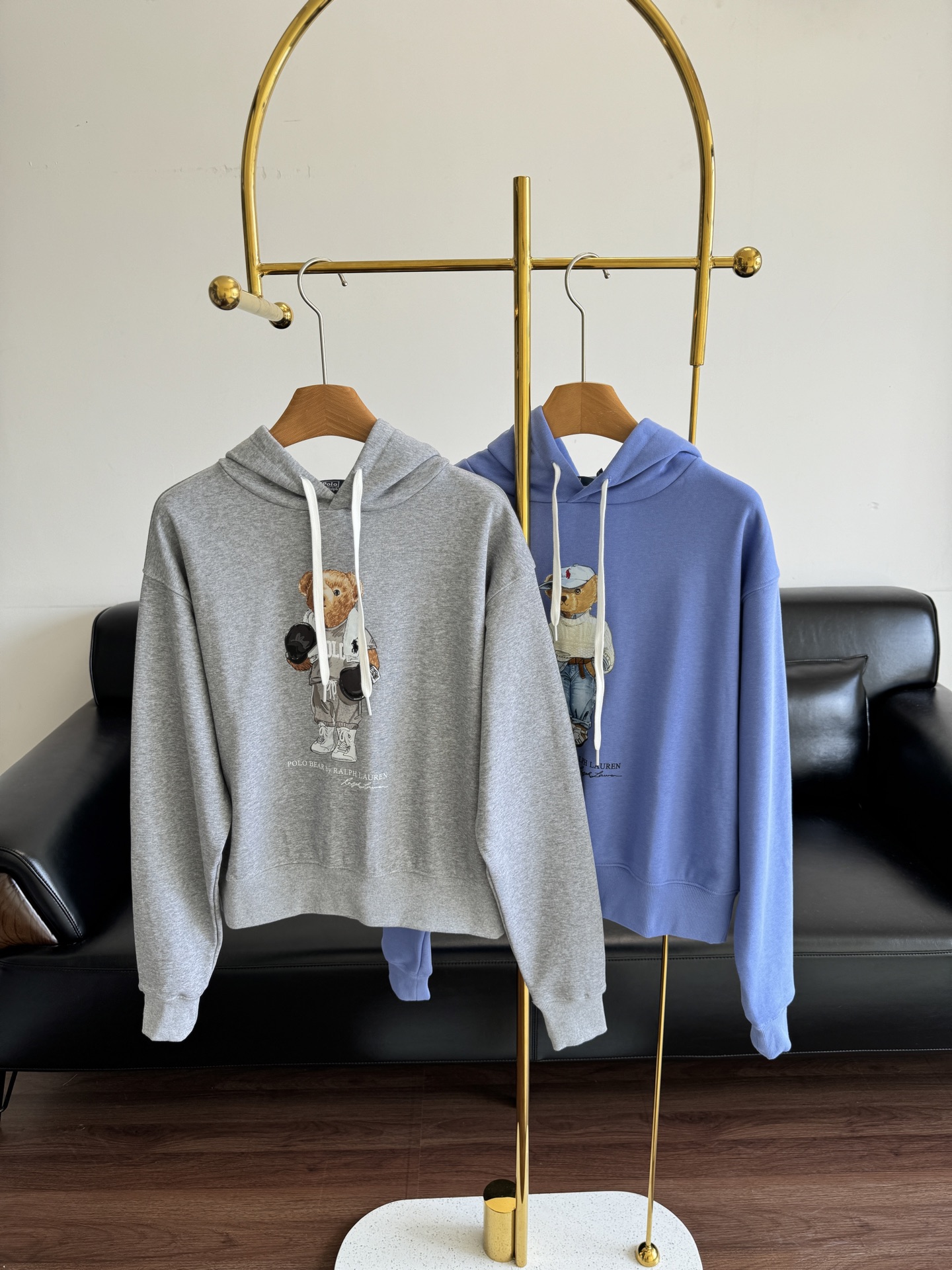 NO:484500,——Ralf Lauren 25 new bear hooded sweatshirts. Autumn hooded sweatshirts are common and practical items for autumn. It comes with a hooded design, and drawstrings on the edges of the hat, which are easy to put on and off, and can also slightly block the wind. The fabric is soft and comfortable, with moderate thickness, and is suitable for wearing in autumn. - It is neat and not bloated when wearing a jacket. Size s-xl, hoodie, sweatshirts, jackets & coats, hats, alexander wang19860909——拉夫劳伦 25新款小熊连帽卫衣 秋季帽衫卫衣,是秋日常见又实用的穿搭单品. 它自带连帽设计,帽子边缘还有抽绳,穿脱方便,还能微微挡风.面料柔软舒服,厚薄适中,不冷不热的秋天穿正合适——单穿利落,搭外套也不臃肿. 码数s-xl,,hoodie,sweatshirts,jackets & coats,hats,alexander wang,Women's clothing