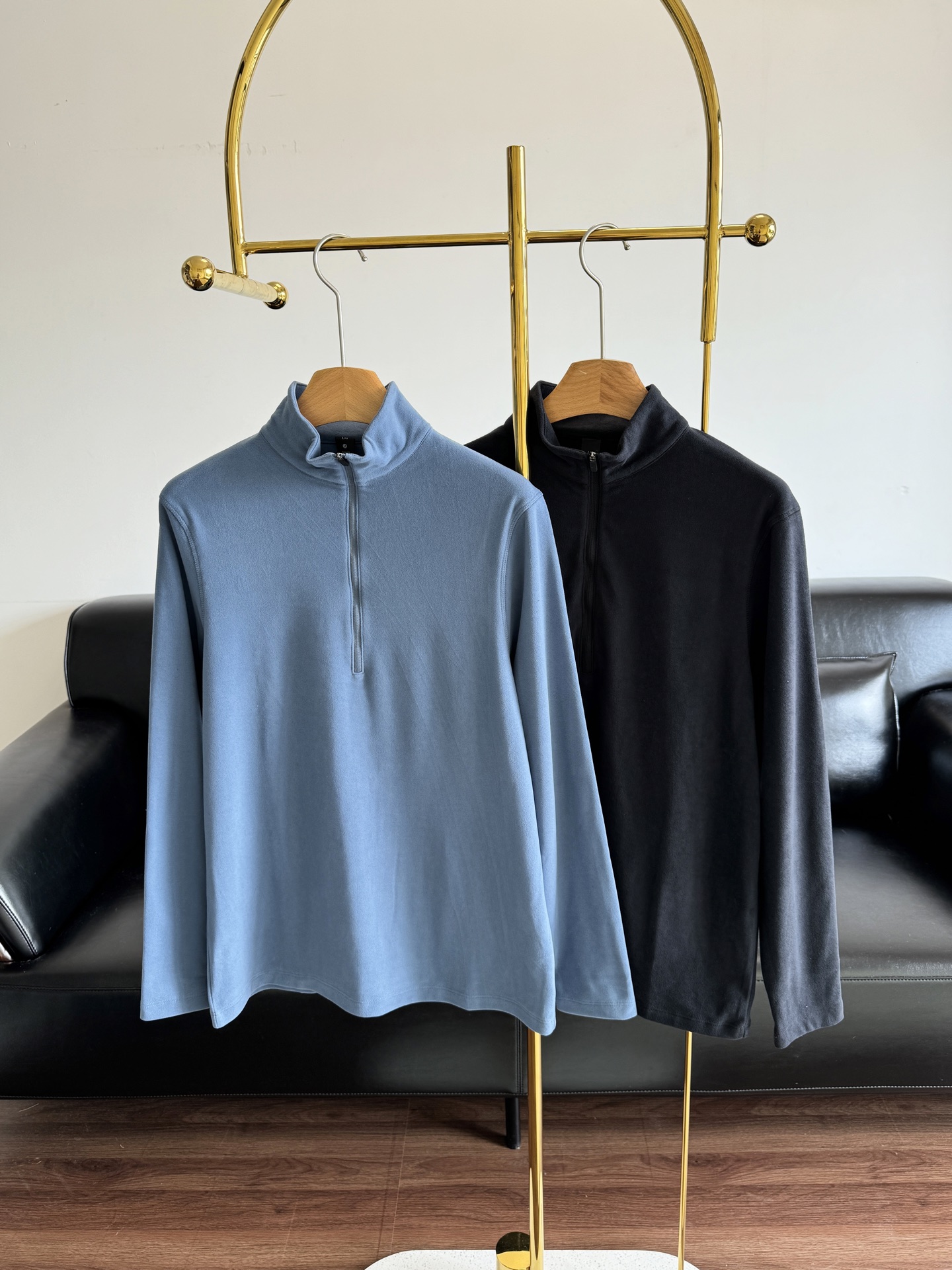 NO:484512,——lulu Men's casual semi-zipper shirt. The fabric is soft, delicate and comfortable, and the simple style. The classic small pressing mark and single-wearing inner wear are completely controllable. Simple and capable color selection. The simple and neat semi-zipper design is very good from fitness and exercise to daily outings!  Code number M-2Xl color black, haze blue, alexander wang19860909——lulu 男士休闲半拉链衫 面料柔软细腻舒适、简洁版型 经典小压标、单穿内搭都完全可以驾驭 简约干练的选色 搭配简单利落的半拉链设计 从健身运动穿到日常出门随意搭配 都非常可以！ 码数M-2Xl 颜色黑色、雾霾蓝,,alexander wang,Women's clothing