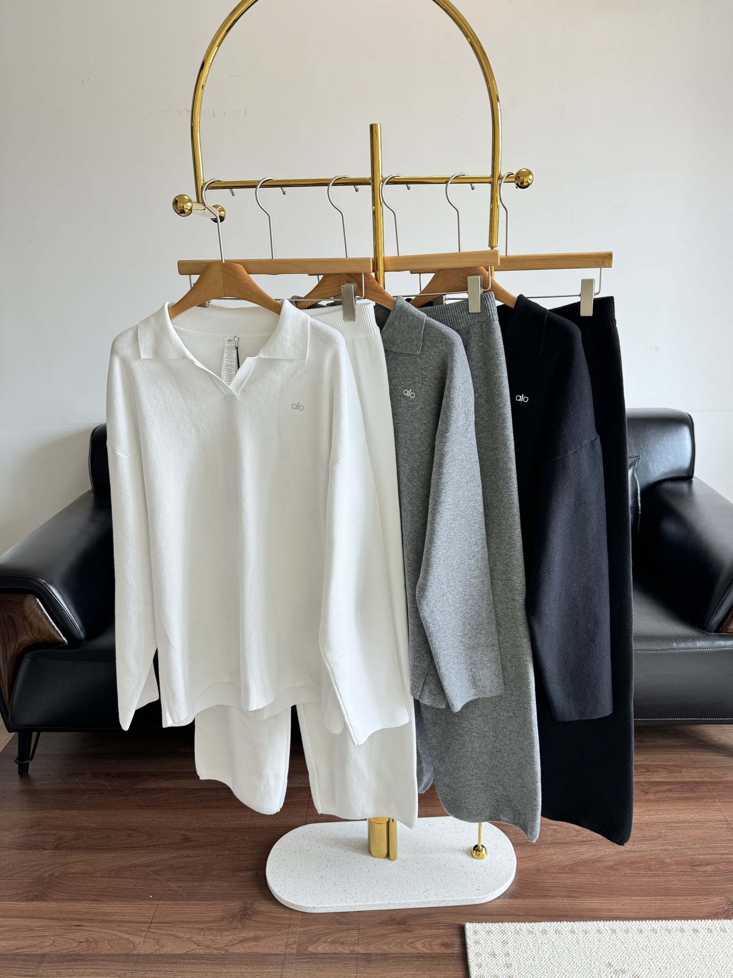 NO:491544,——Alo polo sweatshirt and pants suit. I love it so much!  !  Alo old money suit series~ It's so comfortable and beautiful that you can go out directly. I like this lazy suit so much, don't want to match it, go out as you like. SML, hoodie, sweatshirts, alexander wang19860909——Alo polo卫衣卫裤套装 绝了我太爱了！！Alo老钱套装系列～ 简直又舒服又好看一套可以直接出门啦 太喜欢这种慵懒套装、不用想搭配、随心出门 码数sml,,hoodie,sweatshirts,alexander wang,Women's clothing