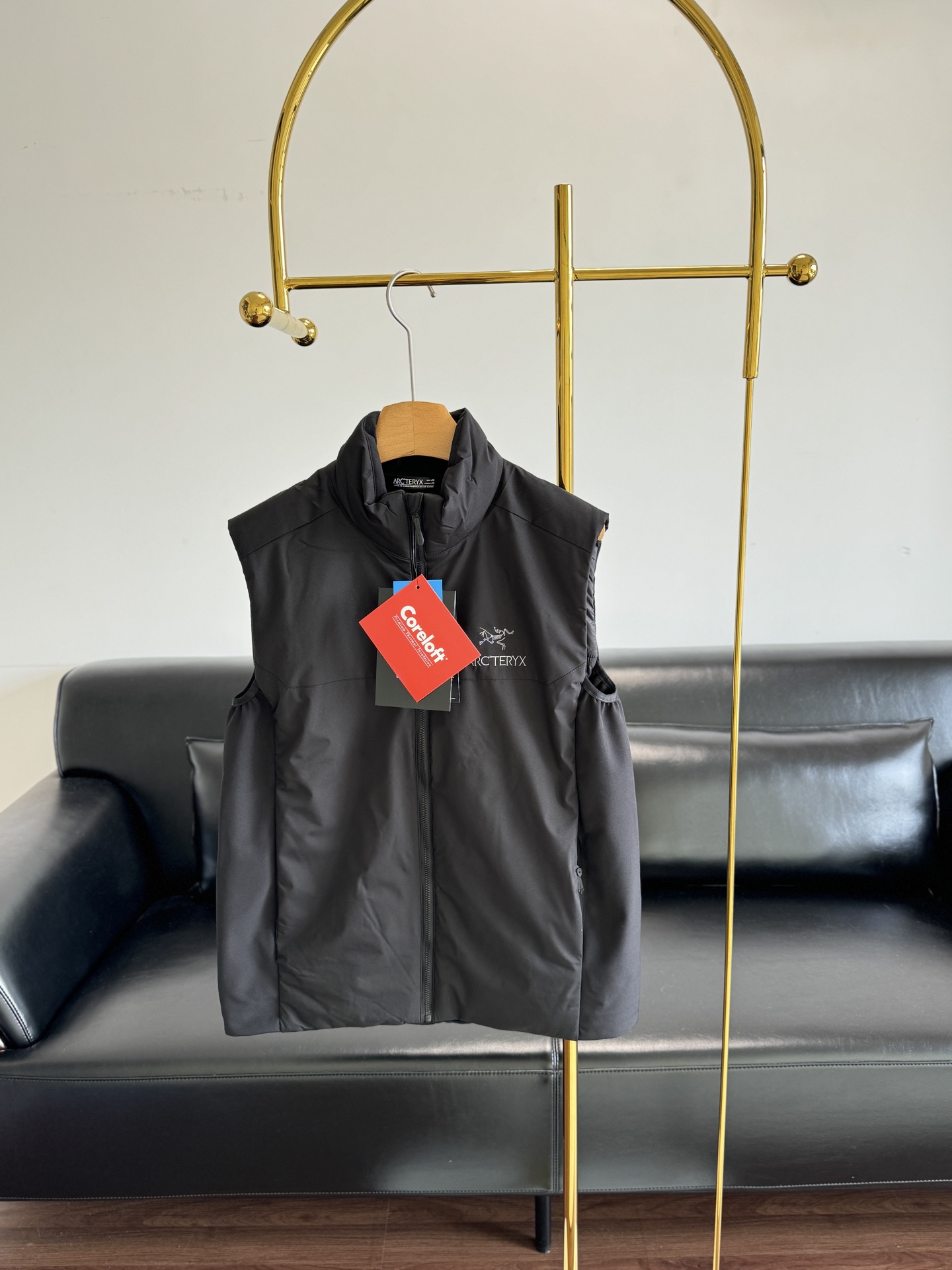 NO:494836,——Arc'teryx stand-up vest is suitable for wearing when the temperature drops in summer. It can be worn as an intermediate layer or alone. The cotton feather is filled with moderate amount, which is very suitable for wearing when jogging in the morning and looking into the top and looking out. The elastic fleece side width improves ventilation and breathability and is more suitable. yards m-2xl,,alexander wang19860909——Arc'teryx 立领马甲 适合夏季气温下降时穿着.可作为中间层或单独穿着,棉羽填充量适中,非常适合清晨跑步和登顶远眺时穿着.弹力抓绒侧幅提高了通风透气性,且更加合身. 码数m-2xl,,alexander wang,Women's clothing