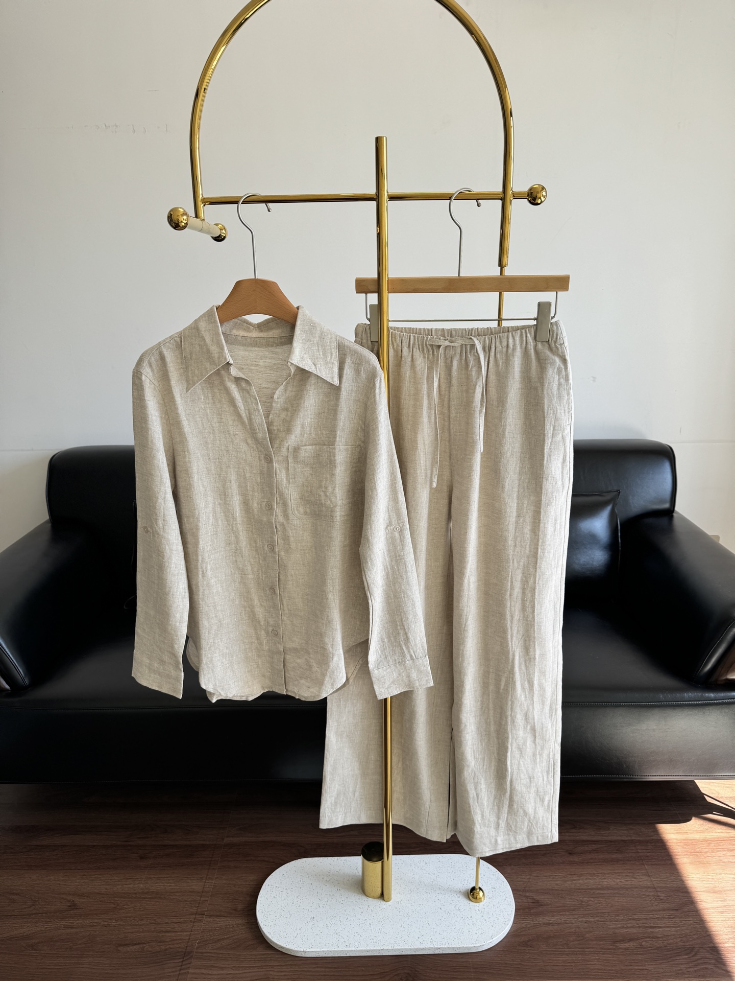 NO:499322,Shirt pants LP Old Qian style linen shirt wide-leg pants suit The shirt is loose old Qian style design, which covers the flesh and makes you look slim. The longer sleeves can protect you from the sun!  Even commuting is super advanced!  Suits that you must collect, shirt size sml pants size s-xl, loro piana,shirts,alexander wang19860909衬衫裤子 LP 老钱风亚麻衬衫阔腿裤套装 衬衫是宽松老钱风的设计,遮肉显瘦,袖子长一点还能防晒！就算通勤穿都是超高级的存在！绝对要收的套装 衬衫码数sml 裤子码数s-xl,,loro piana,shirts,alexander wang,Women's clothing