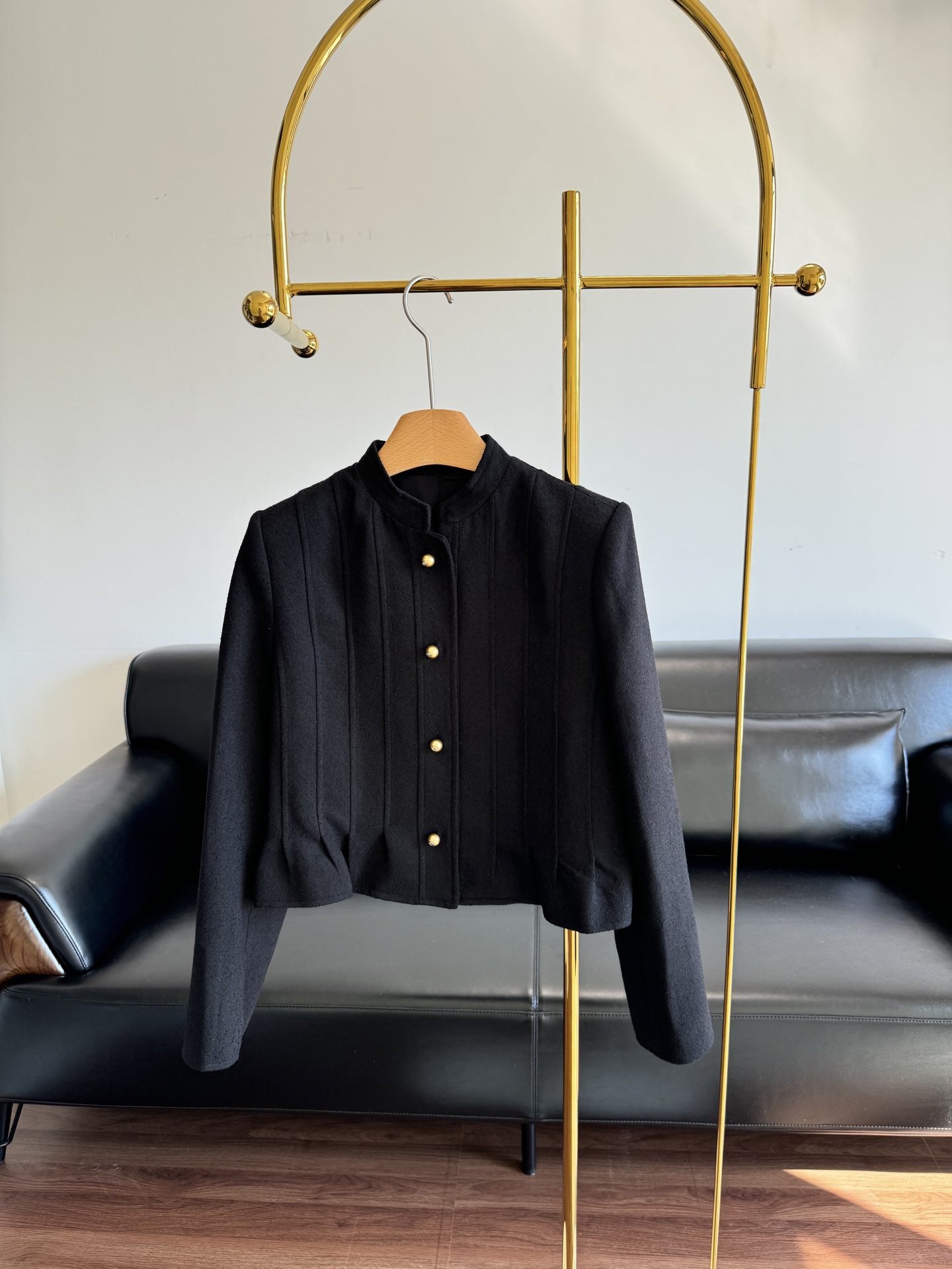 NO:499300,——Dior/Dior Short ruffled jacket A small jacket that is worth buying this season!  !  !  Sweet and elegant ruffled edge + small stand-up collar design can not only modify the neck lines, but also add a touch of the elegance of a little woman. The texture is very online, you can buy it with confidence and boldness. SML, Dior, Dior, Jackets & coats, alexander wang19860909——Dior/迪奥 短款荷叶边外套 本季非常值得入手的小外套！！！ 荷叶边甜美优雅+小立领设计 既能修饰颈部线条,又能增添一丝小女人的优雅 质感很在线可以放心大胆去入手 码数sml,,dior,dior,jackets & coats,alexander wang,Women's clothing