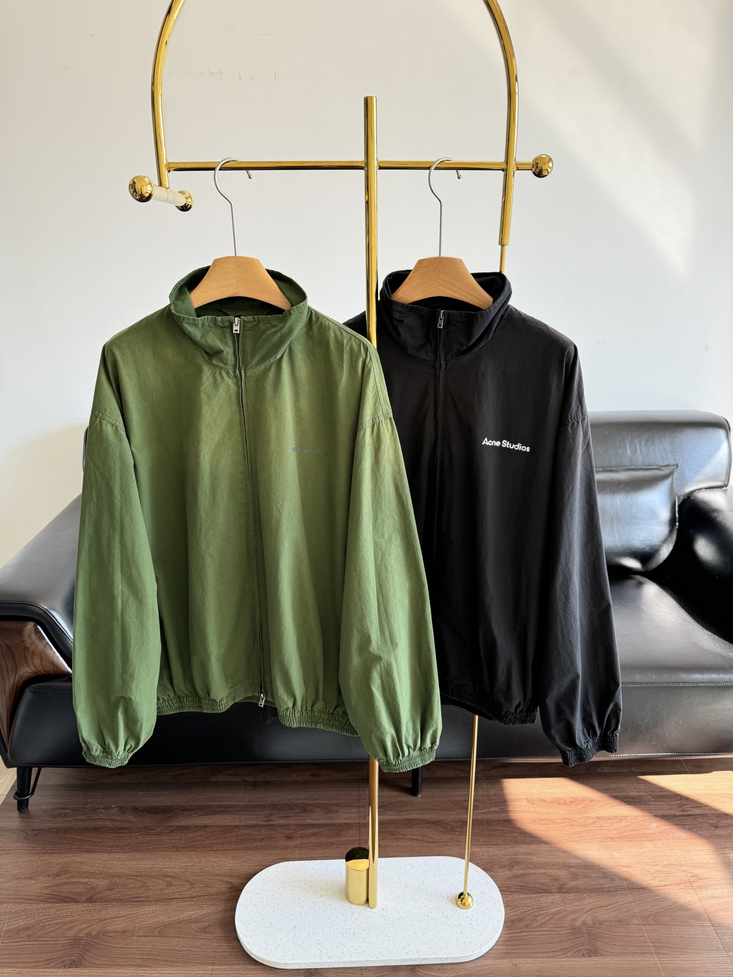 NO:499312,——Acne Studios 1996 logo loose casual zipper jacket. The upper body is too handsome. If you are slow, you will really miss it. What really happened to Acne this year? Everything hits my heart and is completely cheated. The same jacket jacket for men and women, old fabric + old letter logo on the back, simple and stylish. Don’t love the loose effect too much!  sml green black, acne studios,dior,jackets & coats,jackets & coats,alexander wang19860909——Acne Studios男女同款 1996徽标宽松休闲拉链外套夹克 上身也太帅了吧手慢真的会错过 今年Acne真的出什么 ,什么都戳中我的心,完全开挂了. 男女同款夹克外套,做旧面料+后背做旧字母logo,简约有型.宽宽松松效果不要太爱！ 码数sml 绿色 黑色,,acne studios,dior,jackets & coats,jackets & coats,alexander wang,Women's clothing