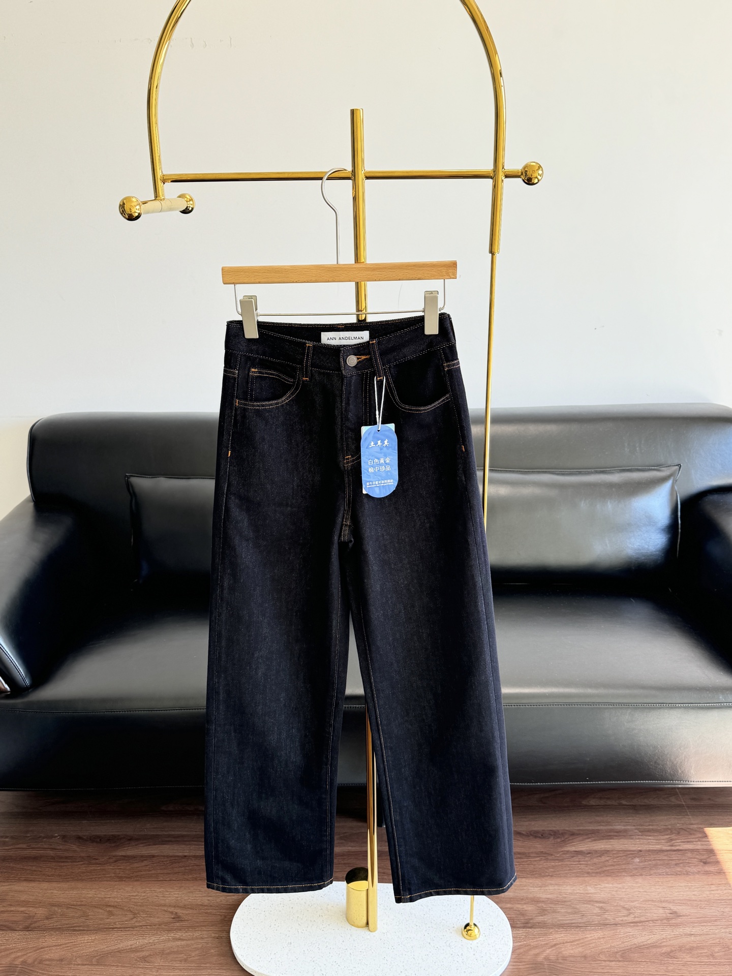 NO:500859,——ANN ANDELMA Yang Mi’s straight-leg regular jeans, denim cotton fabric!  The style is a design with a high waist to the navel and trousers to the heel. It is stylish and soft. The overall loose wide-leg design. Autumn and winter. It doesn’t choose body shape or height. Just match it with tops and shoes. I love this kind of effortless fashion sense of matching!  !  Count s-xxl, jeans,alexander wang19860909——ANN ANDELMA 杨幂同款直筒常规款牛仔裤 牛仔棉面料！版型是高腰到肚脐 裤长到脚跟 的设计 有型,柔软 整体宽松的阔腿设计 秋冬 不挑体型 也不挑身高 只要搭配好上衣和鞋即可, 好爱这种搭配起来毫不费力的时髦感！！ 码数s-xxl,,jeans,alexander wang,Women's clothing