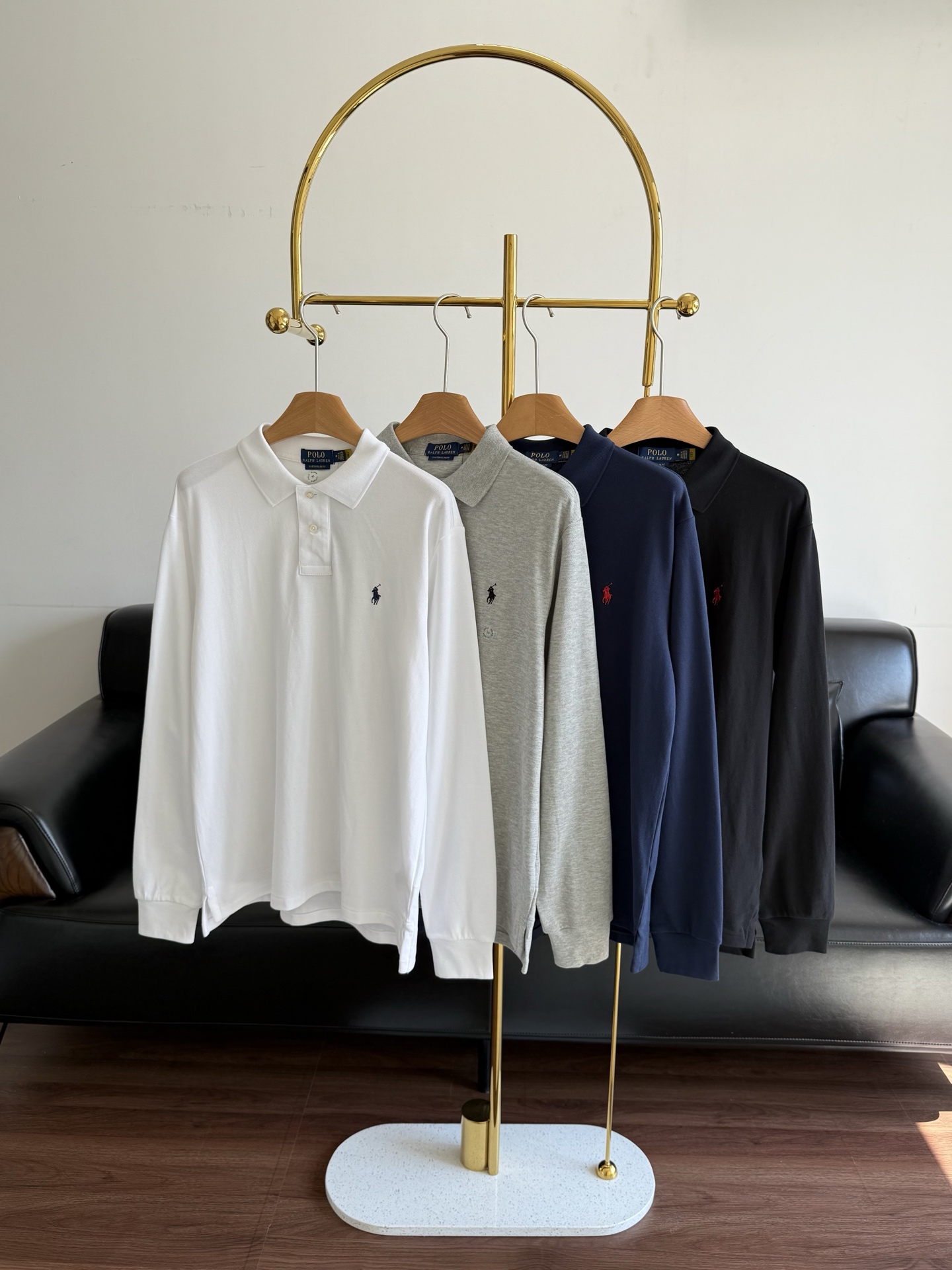 NO:502679,——Ralf Lauren polo long sleeves, old-fashioned lapel polo, slim and Japanese-style pure cotton fabric!  The lapel design is very energetic, and it is suitable for daily inner wear or single wear. Old Qian feels so good!  It is recommended that you have two pieces, and you will never regret it!  Code number m-xxl, alexander wang19860909——拉夫劳伦 polo长袖 老钱风翻领polo,显瘦又日系 纯棉面料！翻领设计很显精神,日常内搭或者单穿都很合适,老钱风感拿捏住了！建议人手两件,绝不后悔！ 码数m-xxl,,alexander wang,Women's clothing