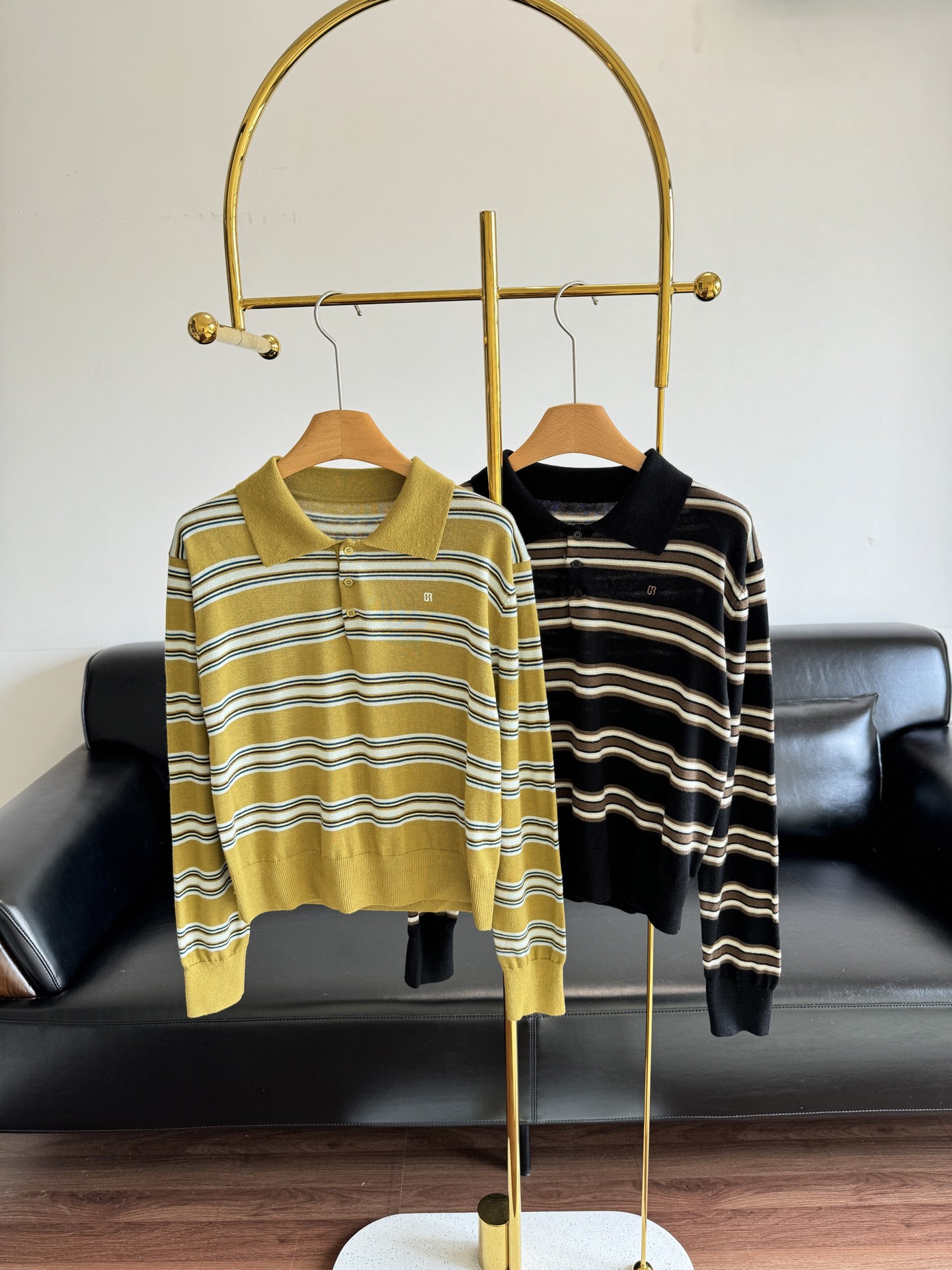 NO:505309,——Grove polo striped sweater. The new clothes in early autumn look so good. Take them off!  Wool fabric!  Who doesn’t like the simple and comfortable feeling of laziness? The atmosphere of wearing autumn and winter is really amazing~ It looks good and versatile~ Whether it’s shopping or commuting~ It’s okay to wear casual pants or skirts to look good. It’s simply a guide to wearing autumn and winter outfits!  You can wear whatever you want!  SML, Skirts, Alexander wang19860909——Grove polo条纹针织衫 早秋新衣好好看呀,拿下拿下！ 绵羊毛面料！简单舒服的慵懒感谁不爱 这么穿秋冬氛围感真的绝绝子～ 好看又百搭～无论是逛街还是通勤都很ok啊～ 随便搭个休闲裤或者半身裙好好好看 简直是秋冬穿搭摆烂指南！随便穿都不出错！ 码数sml,,skirts,alexander wang,Women's clothing