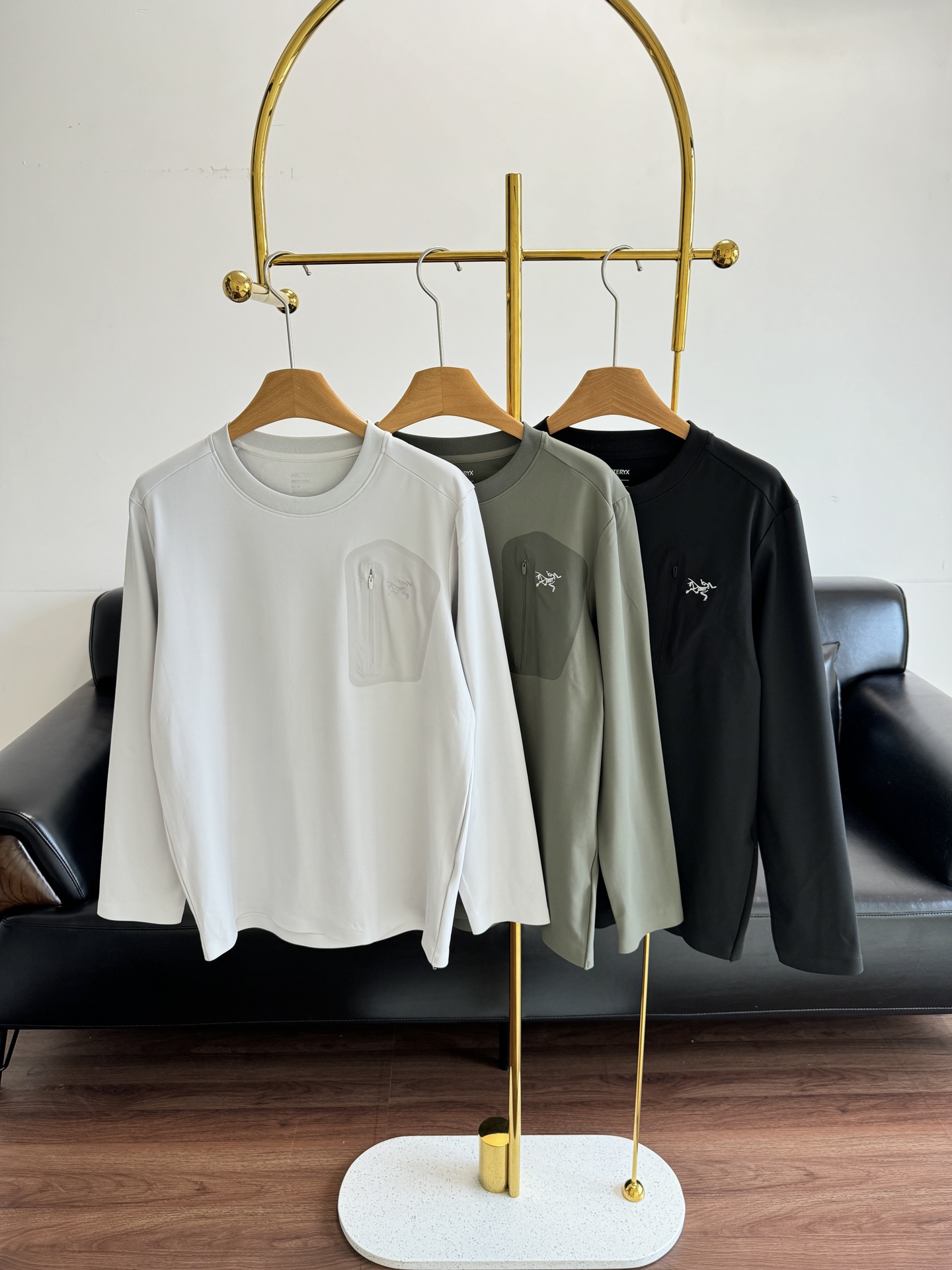 NO:506891,——ARC TERYX Archaeopteryx Round-neck Thin Velvet Long-sleeved T-shirt. I really don’t need to talk too much about the things in the bird family. The fabric is really good and the style is invincible!  Not only is it good-looking and resistant to beating, but it is not even more practical. It can not only be outdoors but also carry the needs of formal occasions. Number of codes m-3xl gray green black,, jil sanderarc'teryx,tees, t-shirt,alexander wang19860909——ARC TERYX始祖鸟 圆领薄绒长袖T恤 鸟家的东西真不需要我多啰嗦了 面料真的好 版型也无敌！不仅颜值抗打 实穿性更没的说 既能日常户外还能扛起正式场合所需 码数m-3xl 灰色 绿色 黑色,,jil sanderarc'teryx,tees，t-shirt,alexander wang,Women's clothing