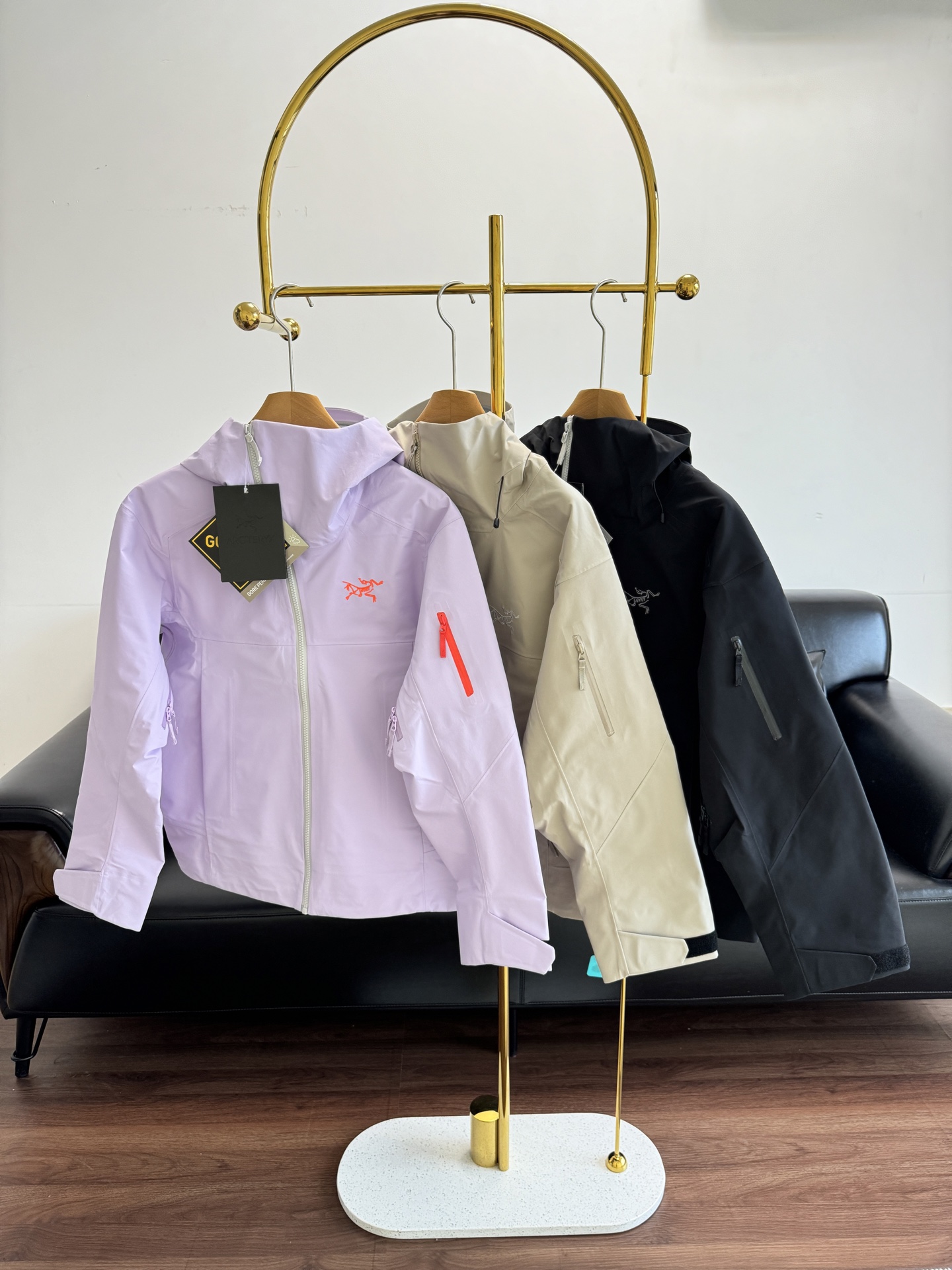 NO:506888,——Archaeoptera bird SIDEWINDER rattlesnake hard shell GTX 3L ski mountaineering jacket jacket with raised stand collar + three-dimensional hood Extended curved brim + adjustable elastic drawstring to fit the head to block cold air invasion This hat shape is very comfortable to do, very deep, and is called the king of commuting!  !  The material is really lovely!  It's enough to fight in daily life!  Outdoor functions remain unabated!  !  code number xs-xl,arc'teryx,jackets & coats,hats,alexander wang19860909——始祖鸟 SIDEWINDER响尾蛇硬壳 GTX 3L滑雪登山夹克冲锋衣 加高立领+立体风帽 延伸式弧形帽檐+可调节弹力抽绳贴合头部阻隔冷风入侵 这个帽型做这的很舒服 深度很足,被称之为通勤之王！！料子真的特别招人喜欢！日常足够能打！户外功能不减！！ 码数xs-xl,arc'teryx,jackets & coats,hats,alexander wang,Women's clothing