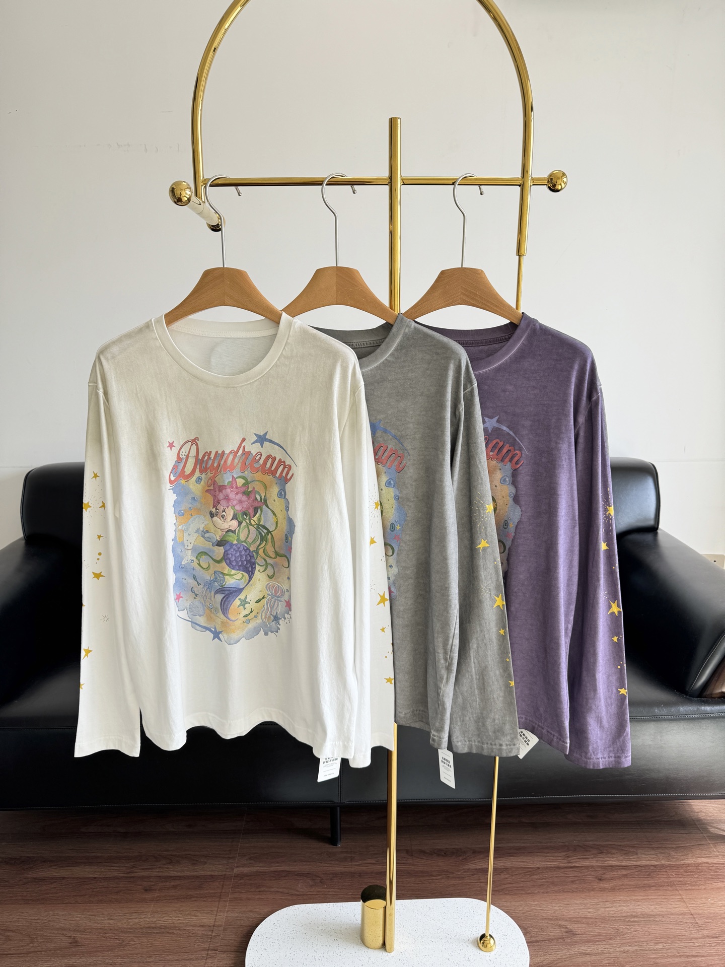 NO:534956,——SELALAGU x OITMMTIO 25 Early Autumn Dirty Undersea World Graffiti TEE Long Sleeve T-shirt Autumn and Winter is here!  You have to wear such cute clothes!  Bright colors, full of fun, casual and age-reducing, and versatile for thousands of years!  The skin-friendly cotton texture is super comfortable and comfortable on the upper body!  Loose style, lazy and casual, it looks good no matter how you wear it!  Code sml, tees, t-shirt,alexander wang19860909——SELALAGU x OITMMTIO 25早秋 脏脏海底世界涂鸦TEE长袖T恤 秋冬来了！就要穿这种可可爱爱的衣服！ 色彩鲜艳,趣味性十足,休闲减龄,万年百搭！亲肤感超棒的棉质亲肤质地,上身超级舒服！宽松版型,慵懒休闲感,怎么穿都好看啊！ 码数sml,,tees，t-shirt,alexander wang,Women's clothing