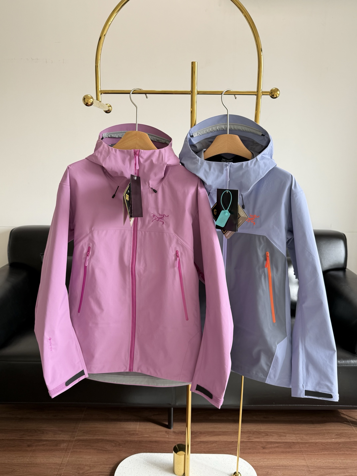 NO:544217,——Arc'teryx Beta SL jacket hooded jacket. Outdoor jackets are better looking in brighter colors ~ LOGO embroidery on the chest is fashionable, simple and slim-fitting hard shell. Made of GORE-TEX fabric. Mountain multi-purpose hiking, outdoor hiking, business/leisure life, low-altitude hiking, waterproof, windproof, breathable, wear-resistant, lightweight jacket!  Code number s-2xl,arc'teryx,hats,alexander wang19860909——始祖鸟Beta SL jacket 连帽冲锋衣 户外冲锋衣还是明艳一些的颜色好看～胸前LOGO刺绣时尚简约修身硬壳 采用GORE-TEX 面料. 山地多用途徒步户外远足徒步旅行商务/休闲生活低海拔徒步 防水防风透气耐磨轻量冲锋衣！ 码数s-2xl,arc'teryx,hats,alexander wang,Women's clothing