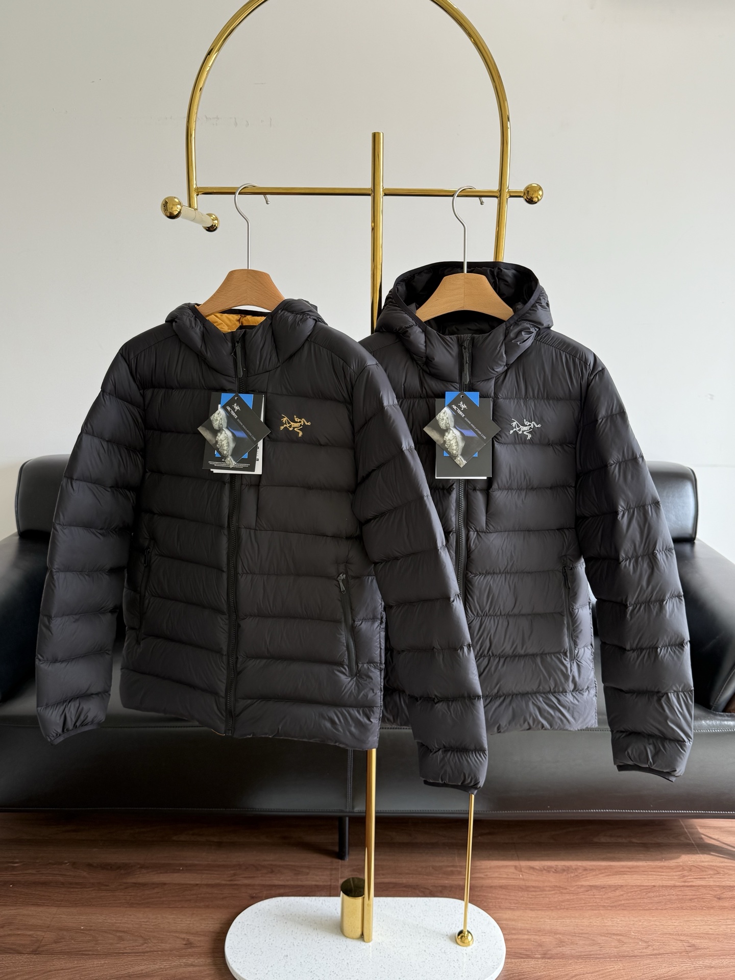 NO:544193,With dust bag - ARC'TERYX Archaeopteryx Hooded Down Jacket In winter, an ultra-light and warm down jacket, outdoor ceiling, this year's fashion industry darling!  The inner 90 gray goose down, the whole piece of clothing is combined with the unique 3D three-dimensional cut style of Bird House, and the upper body effect of this series of styles is absolutely great!  This type of model is really very rare. Don’t hesitate when you encounter it. If you receive it, what you see is what you get. Code M-XXL Black and white 2 colors, jil sanderarc'teryx, jackets & coats, down jacket, hats, alexander wang19860909配防尘袋——ARC'TERYX始祖鸟连帽羽绒外套 冬季一款超轻,又保暖的羽绒服,户外界的天花板,今年时尚界的宠儿！内里90灰鹅绒,整件衣服结合鸟家独有的3D立体裁剪版型超合体,再加上此系列款式户外运动休闲设计上身效果绝对杠杠的！这种款真的是很很很很少有,碰到就别犹豫啦,收到自己感受下,所见即所得, 码数M-XXL 黑金 黑白2个色,,jil sanderarc'teryx,jackets & coats,down jacket,hats,alexander wang,Women's clothing