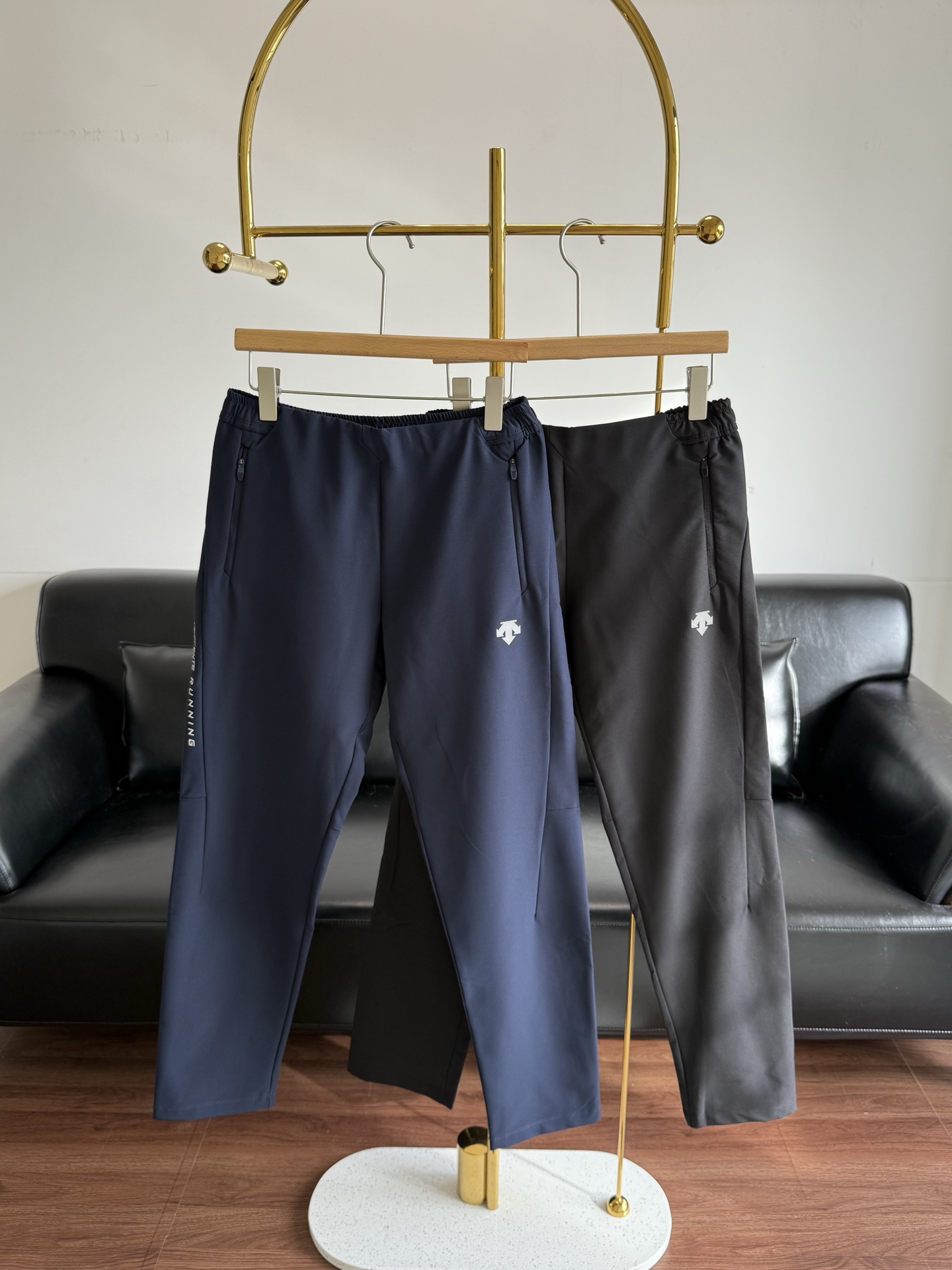 NO:544235,——Disante men's straight-leg trousers. Absolutely high-quality men's pants, you can't stop struggling with your eyes closed!  Wear everyday, versatile and practical, not picky, not picky, elastic waist design, full of outdoor sports style, the whole pair of pants is comfortable and three-dimensional tailored, very light, can be worn in daily and training, the upper body is very comfortable, and the body feels great, everyone has a pair of versatile pants!  Code number m-3xl, alexander wang19860909——迪桑特 男款直筒长裤 绝对的高品质男裤哈,闭眼入不踩雷！日常百搭实穿,不挑搭配不挑人,松紧腰设计 满满的户外运动风格,整条裤子采用舒适立体剪裁,非常的轻盈,日常、训练都可以穿,上身舒适性很好,体感巨赞的哈,男士人手一条的百搭好裤子！ 码数m-3xl,,alexander wang,Women's clothing