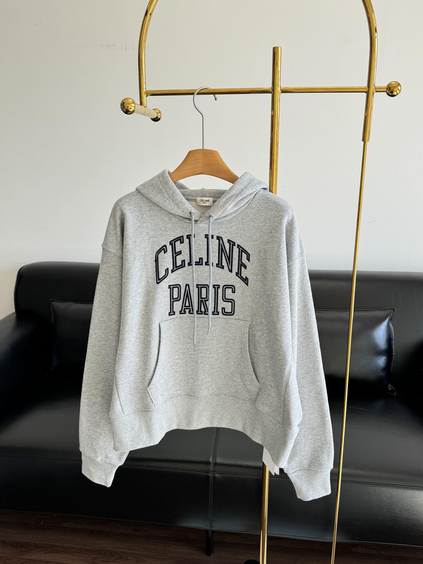 NO:549161,——Celine 25 new logo printed large pocket hooded sweatshirt. The design is simple and fashionable. The inner wool is full cotton fabric!  The slightly loose fit has the effect of adjusting body proportions, fashionable and advanced, showing the style of INS bloggers!  Practical wear and texture coexist!  SML, celine, hoodie, sweatshirts, hats, alexander wang19860909——Celine 25新款logo印花大口袋连帽卫衣 设计简约又不失时髦感内里毛全棉面料面！ 微宽松版型自带调节身材比例的功效 时髦高级 尽显INS博主风！实穿与质感并存！ 码数SML,,celine,hoodie,sweatshirts,hats,alexander wang,Women's clothing