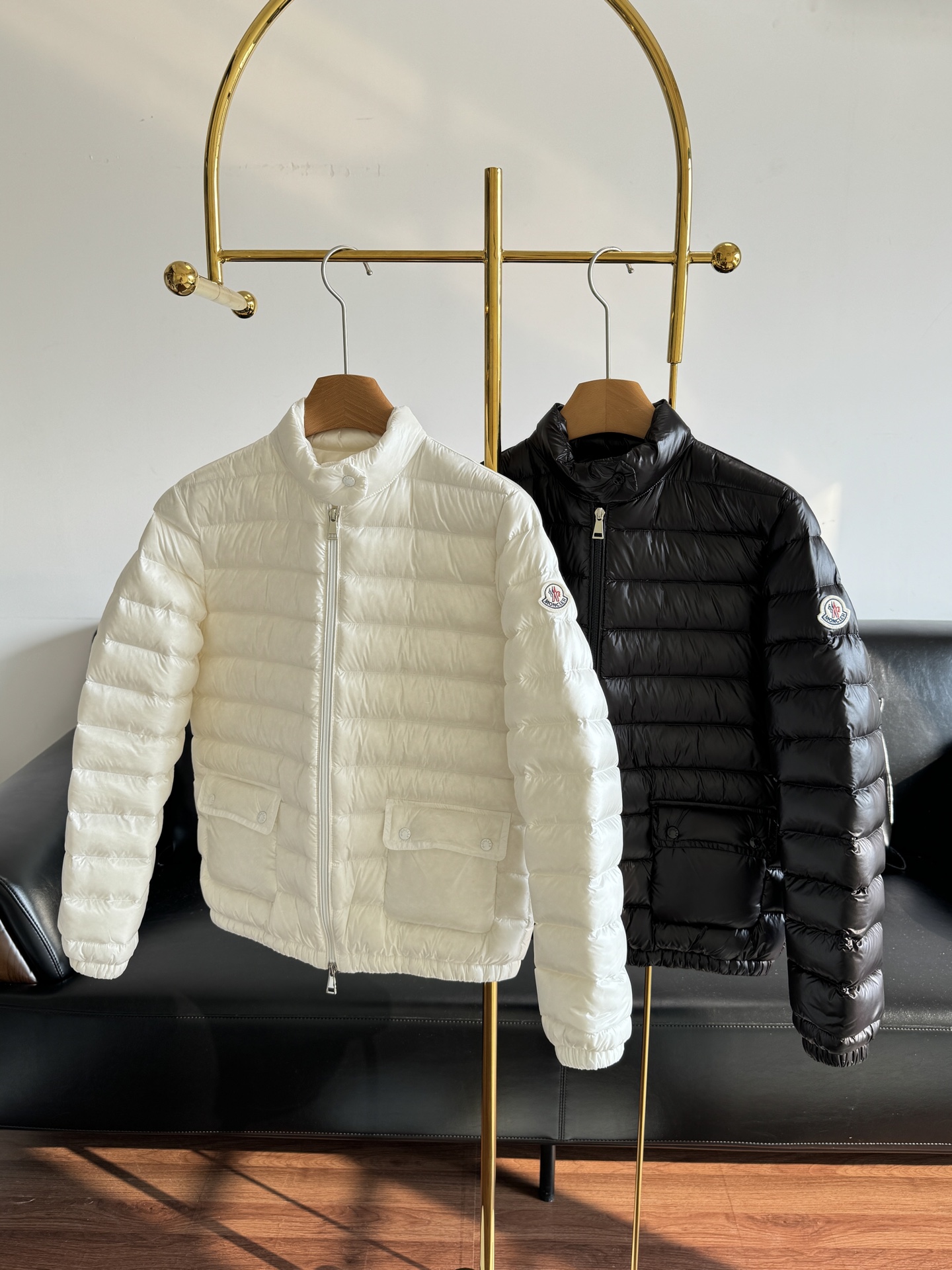 NO:562816,Equipped with dust bag - MONCLER Lans women's light down jacket can be said to be the spokesperson of light style. It is a must-have choice for the transition between autumn and winter. It is deeply loved by young ladies. It is highly practical and the quality of goose down makes it the best choice!  !  It is a popular model from Moncler, the same style as Sun Li, very popular in the fashion circle! Size 1 2 3 4,, down jacket, alexander wang19860909配防尘袋——MONCLER Lans女士轻薄款羽绒服 可以说是轻薄款的代言人,是秋冬季过渡的必备之选,深受小姐姐们的喜爱,实用性强,鹅绒的品质,更是不二之选！！是Moncler爆款,孙俪同款,时尚圈人气超高! 码数1 2 3 4,,down jacket,alexander wang,Women's clothing