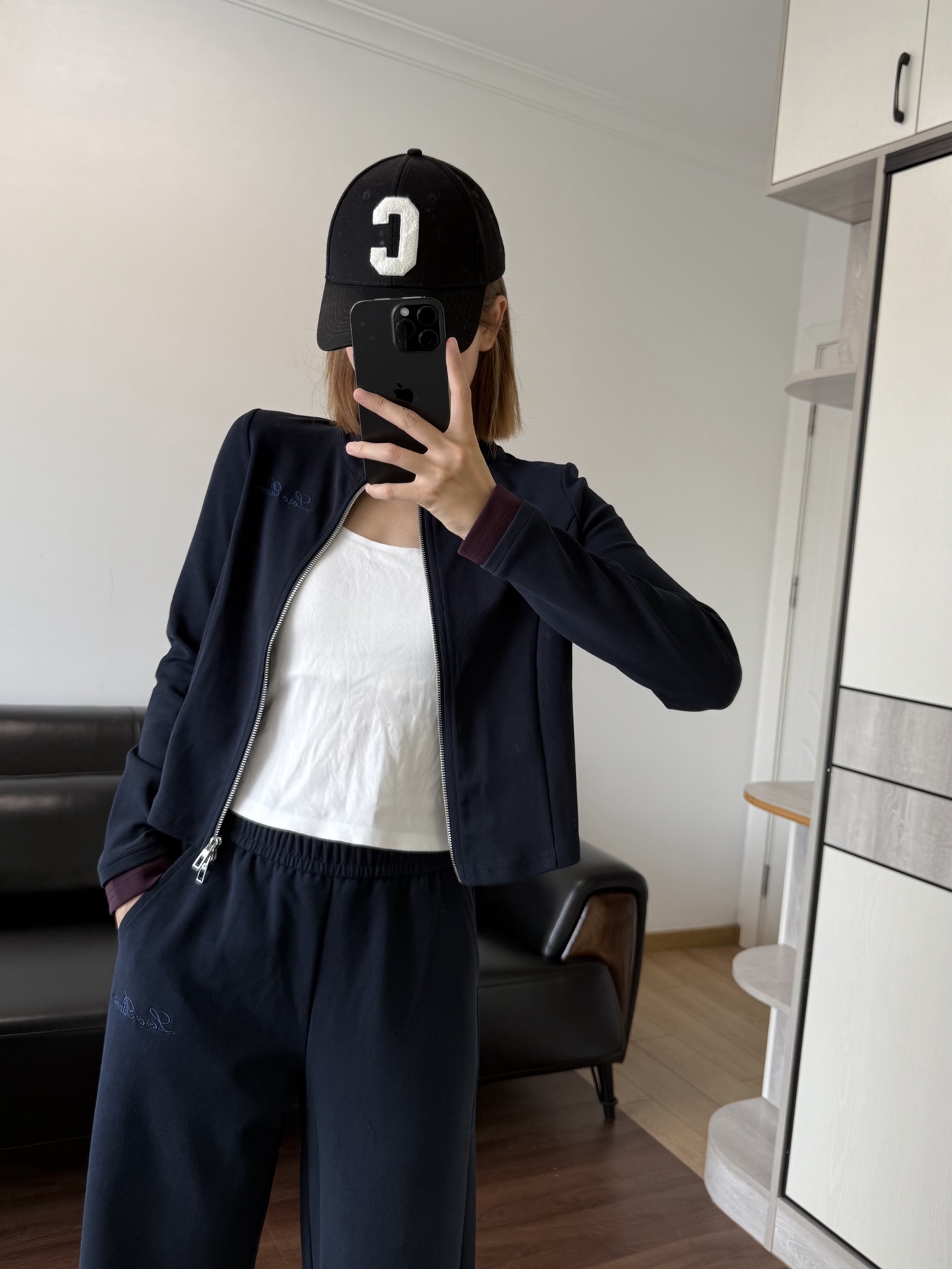 NO:562800,This kind of suit can be worn a little looser if you go up one size, and it can also be worn slimmer. It depends on your personal preference, alexander wang19860909这种套装大一个码也会穿的松弛感一点 也可以穿的修身 看个人喜欢,,alexander wang,Women's clothing