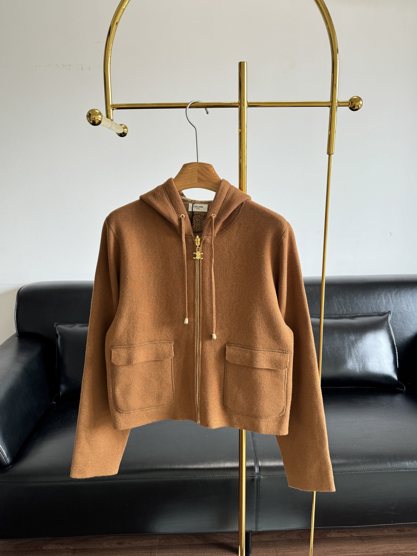 NO:563729,——celine jacquard double-sided knitted jacket is super cost-effective to buy!  Buy two for the price of one!  !  !  !  Wool cashmere fabric!  Logo zipper hooded jacket!  Reversible, the hooded design is fashionable and high-end!  Bai Fumei must enter!  The classic version makes your upper body look slimmer without being picky!  Imported jacquard fabric ~ yardage sml,,celine,jackets & coats,hats,alexander wang19860909——celine 提花双面穿针织外套 入手超级划算呀！花一件的钱买回去两件！！！！羊毛羊绒面料！logo拉链连帽外套！双面可穿哦,连帽设计时髦又高级！白富美必入！经典版型不挑人上身巨显瘦！进口提花面料～ 码数sml,,celine,jackets & coats,hats,alexander wang,Women's clothing