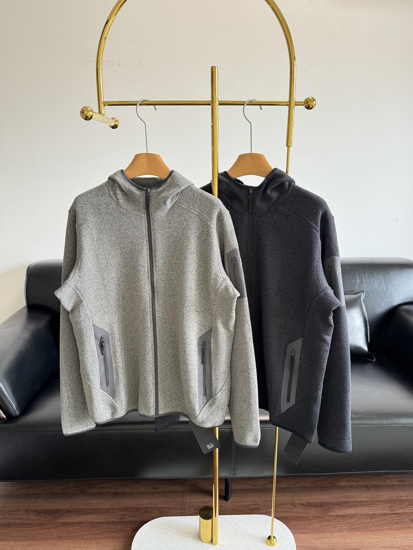 NO:567979,——Arc'teryx Covert Hoody Fleece Jacket is a must-have for autumn and winter!  !  The outer fleece layer is both warm and lightweight, and is super versatile. Whether you are climbing and skiing, hiking in cold weather, or just waking up to keep out the cold, this Covert is your must-have fleece!  Size s-xl,arc'teryx,jackets & coats,alexander wang19860909——始祖鸟 Covert Hoody 抓绒外套 秋冬刚需！！外层抓绒既保暖又轻盈 具有超多功能 无论是攀登滑雪 或者是在寒冷天气中徒步 还是在起床时御寒 这款Covert都是你的必备抓绒衣！ 码数s-xl,arc'teryx,jackets & coats,alexander wang,Women's clothing