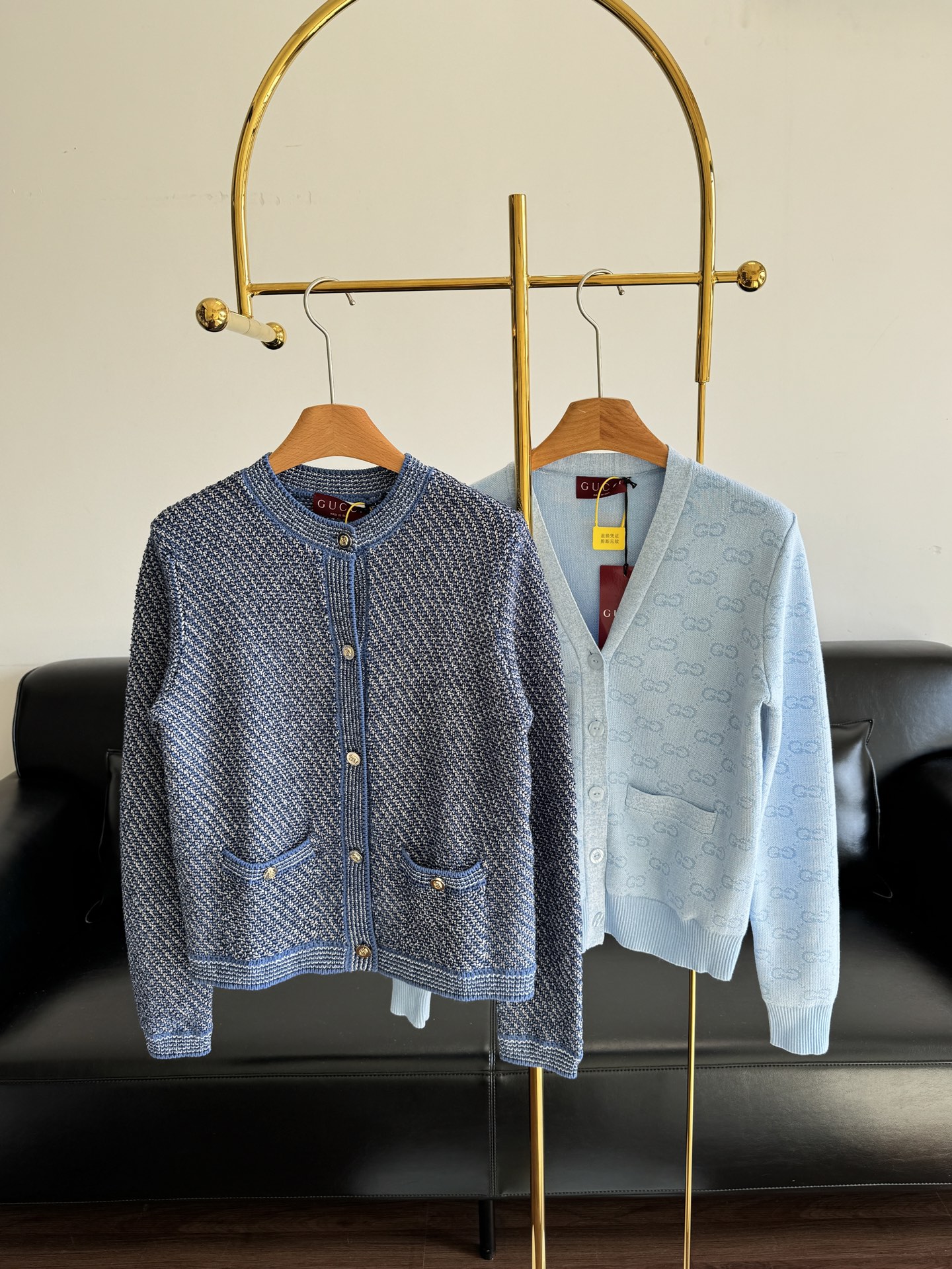 NO:568869,Round neck v-neck Gucci jacquard cardigan jacket made of cotton fabric!  It's a very noble style. The styles are very basic and versatile. It doesn't have to be picky and gives people a warm and wrapped feeling on the upper body. There are also many matching options. It is a must-pick if it is versatile and easy to wear!  Round neck size s-xl v-neck size sml,,gucci,jackets & coats,alexander wang19860909圆领v领 Gucci 提花开衫外套 采用棉面料制成！ 很显贵气的款式 版型都是很基础的百搭款,不挑人 上身就给人温暖包裹feel~ 搭配的选择也很多, 百搭好穿必须pick一下的！ 圆领码数s-xl v领码数sml,,gucci,jackets & coats,alexander wang,Women's clothing