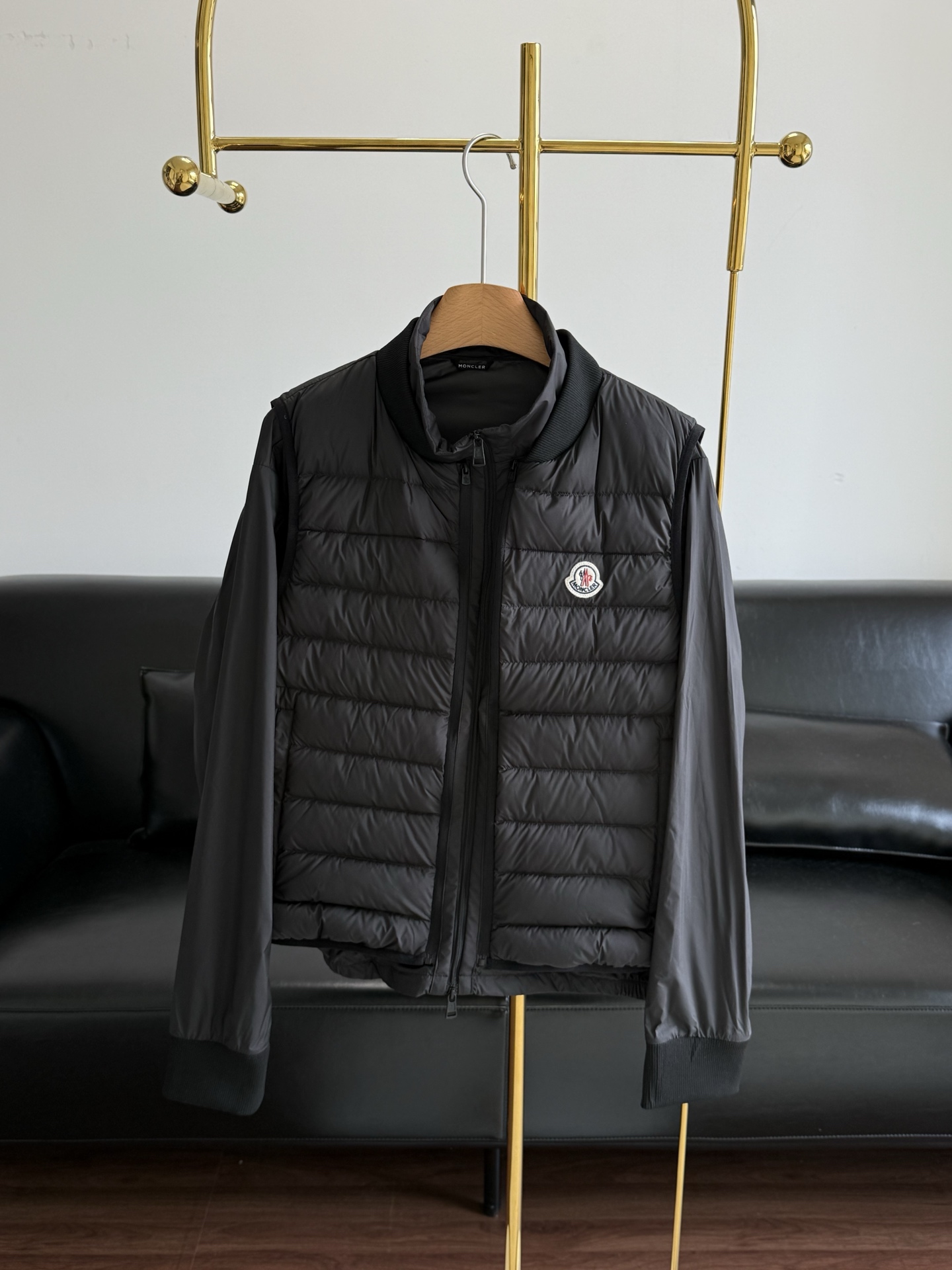 NO:658674,Comes with dust bag - MoncIer Verney 3-in-1 down jacket, a super practical and popular item!  Down vest + down jacket, two-piece set, removable and assembled, stuffed with duck down!  One garment can be worn in three seasons. It is the undisputed king of cost-effectiveness. It is a two-piece set to resist the cold in winter!  !  Three ways to wear it!  It’s really great at resisting the cold and keeping warm!  Very wearable!  Size 1 2 3 4 5 vest jacket,,jackets & coats,jackets & coats,down jacket,alexander wang19860909配防尘袋——MoncIer Verney 三合一羽绒夹克外套 超级实用的爆款单品！ 羽绒马甲＋羽绒夹克,两件套可拆卸了组装 填充鸭绒！一衣搞定三季穿搭 当之无愧的性价比之王 冬日抗寒的杠把子 两件套！！三种穿法！抗寒保暖真的绝了！好实穿！ 码数1 2 3 4 5 马甲 夹克,,jackets & coats,jackets & coats,down jacket,alexander wang,Women's clothing