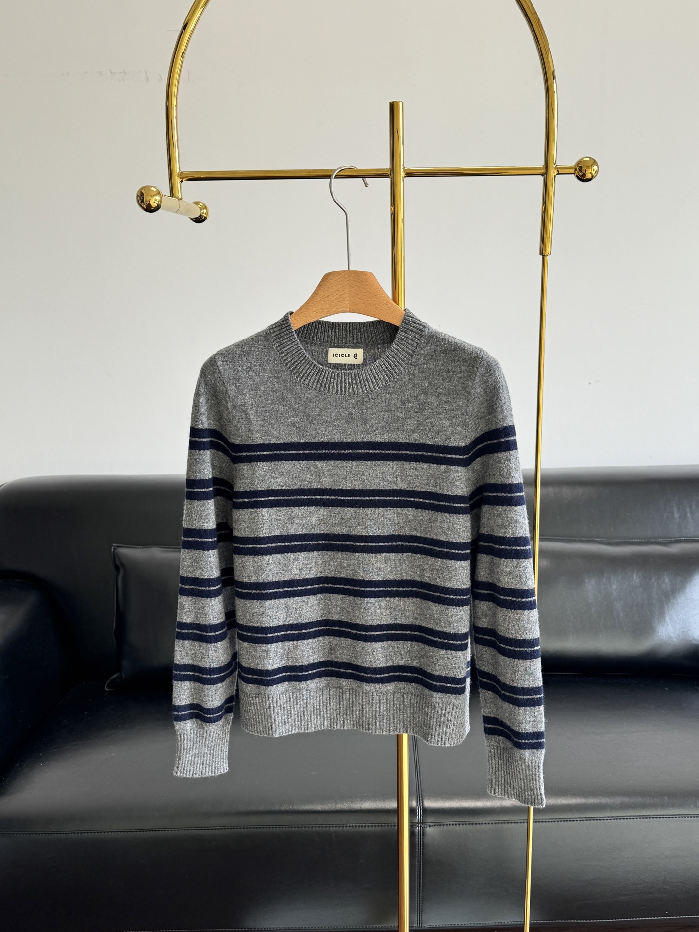 NO:578772,——ICICLE Women's 2025 Autumn Wool Striped Sweater. The sheep wool fabric has a soft luster, is light and soft, warm and comfortable. It is really safe in autumn and winter. It is both warm and easy to wear with a high-end feel. I love it ~ The styles are the most basic, versatile and not picky. Round neck design, easy to match, classic stripe elements, simple and versatile, no pressure to match anything. Size m l xl,, alexander wang19860909——ICICLE之禾女装2025秋季羊毛条纹针织衫  绵羊毛面料光泽柔和,轻盈柔软,保暖舒适 秋冬有它真的安全感满满,既保暖又能轻松穿出高级感,狠狠爱住～版型都是最基础的,百搭不挑人穿圆领设计,易于搭配,经典条纹元素,简约百搭,搭配什么都毫无压力 码数m l xl,,alexander wang,Women's clothing